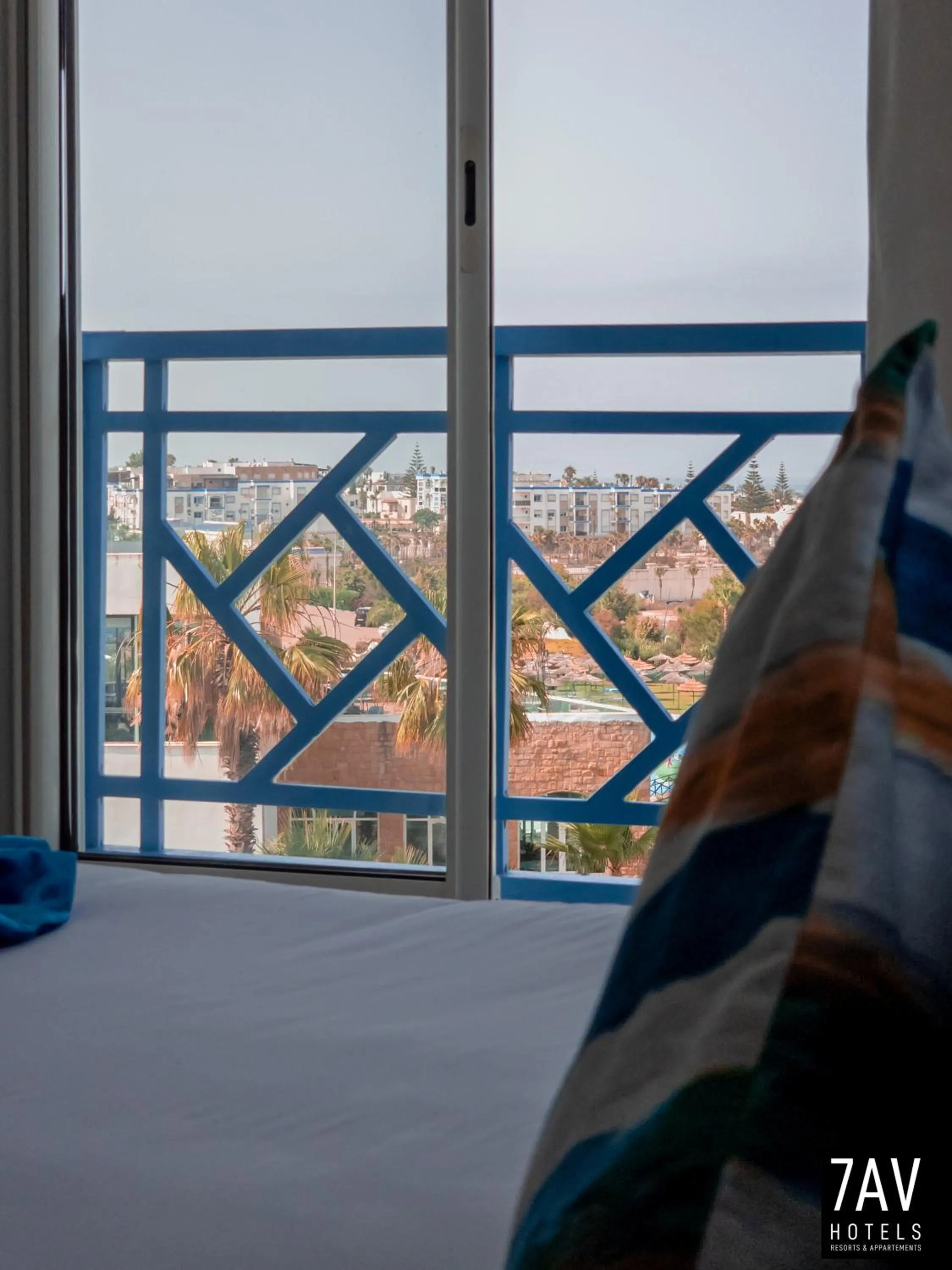 Bed in L'escale Appart-hôtel By 7AV HOTELS