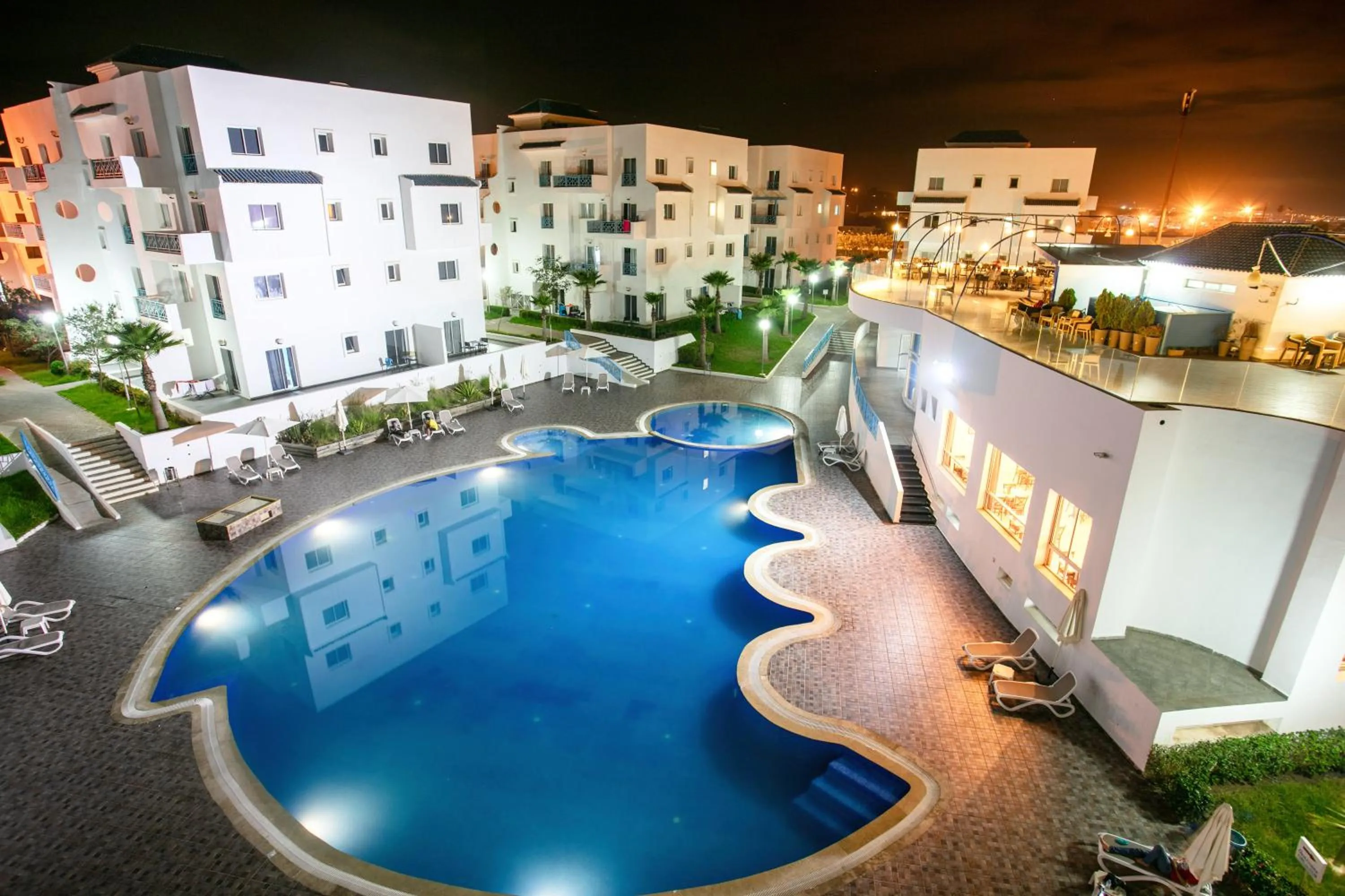 Pool view in L'escale Appart-hôtel By 7AV HOTELS