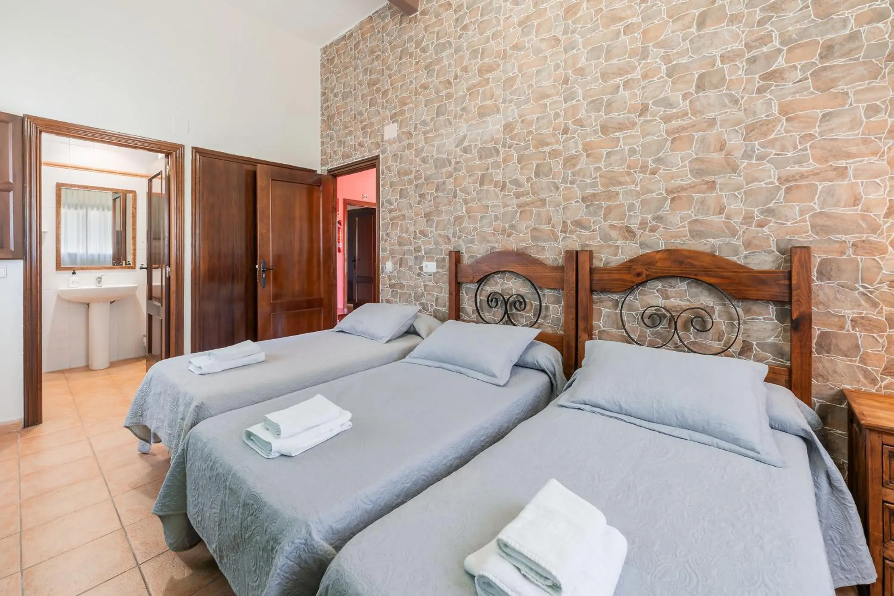 Triple Room in HOSTAL EL MOLINO Triple Room in HOSTAL EL MOLINO