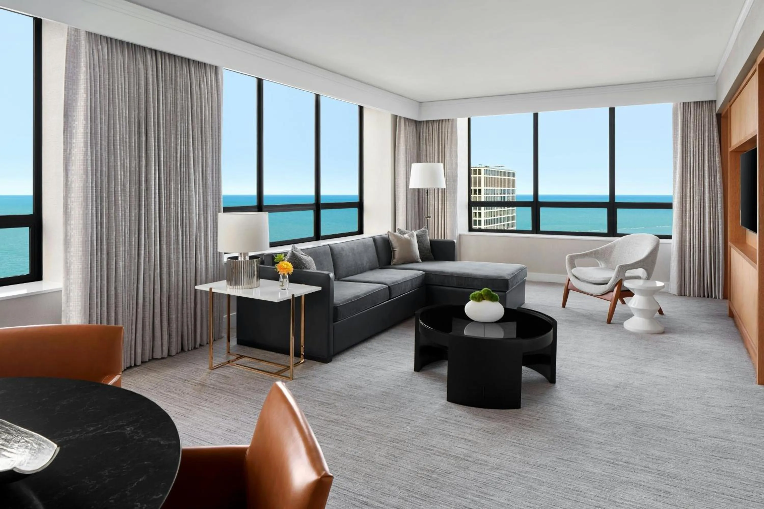 Living room, Bed in The Ritz-Carlton, Chicago