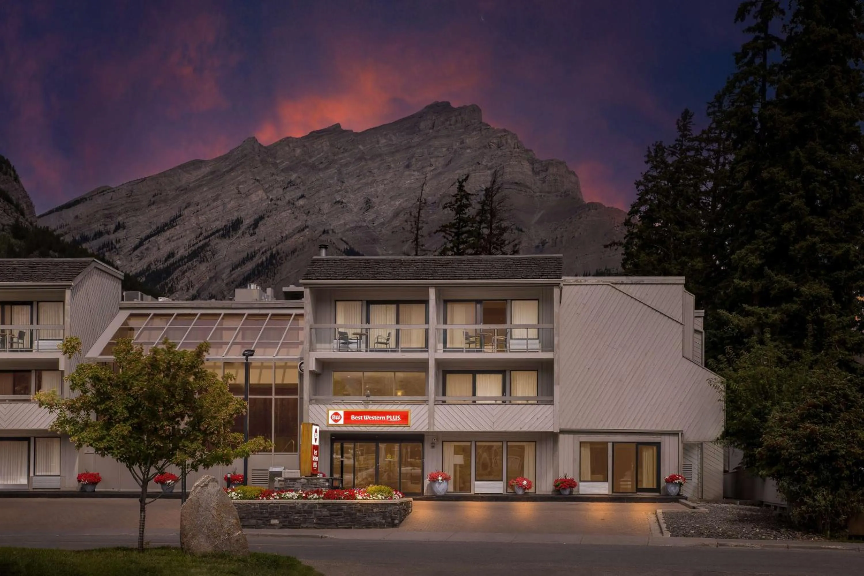 Property building in Best Western Plus Banff International Lodge