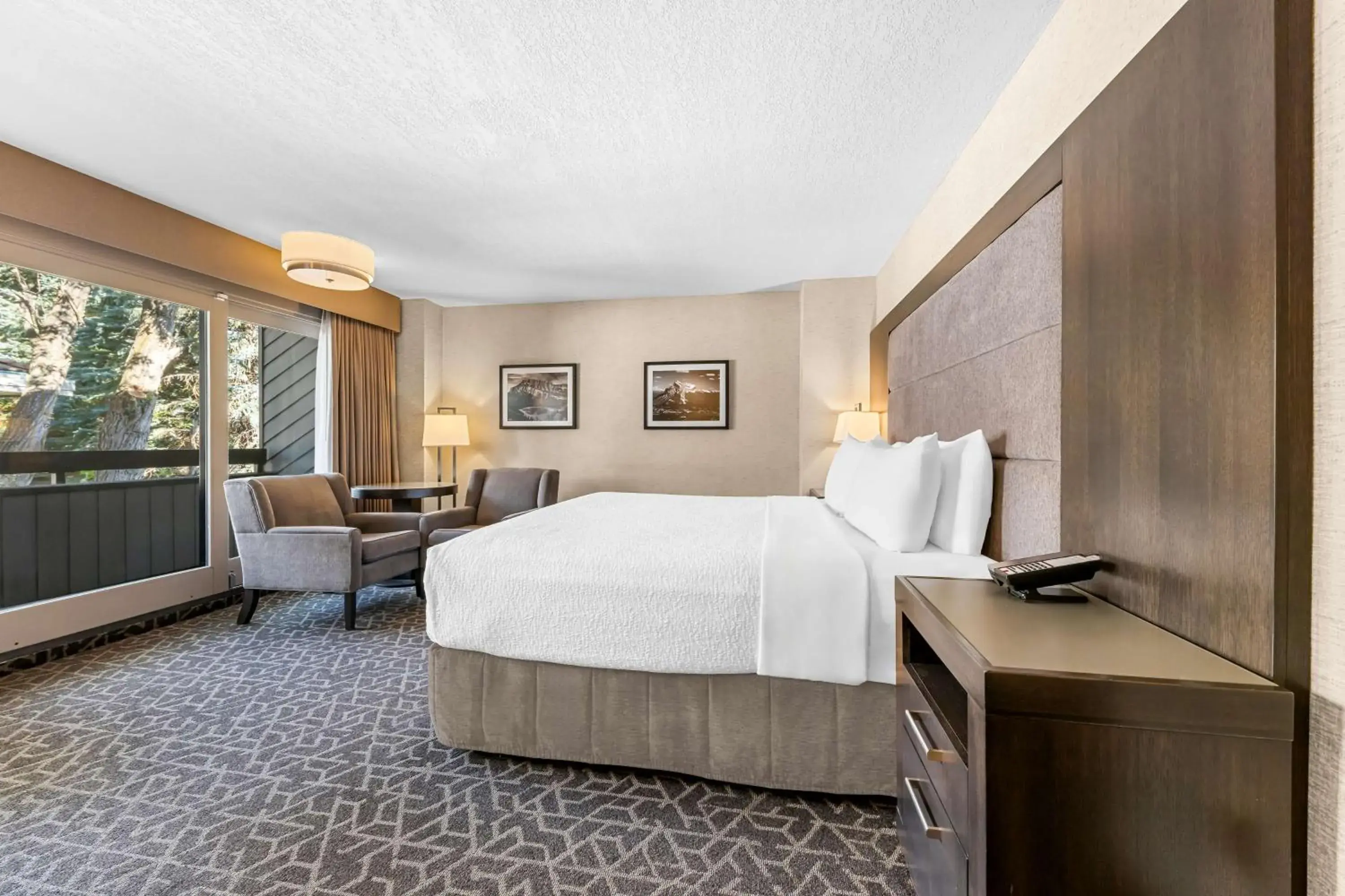 Bedroom, Bed in Best Western Plus Banff International Lodge Bedroom, Bed in Best Western Plus Banff International Lodge