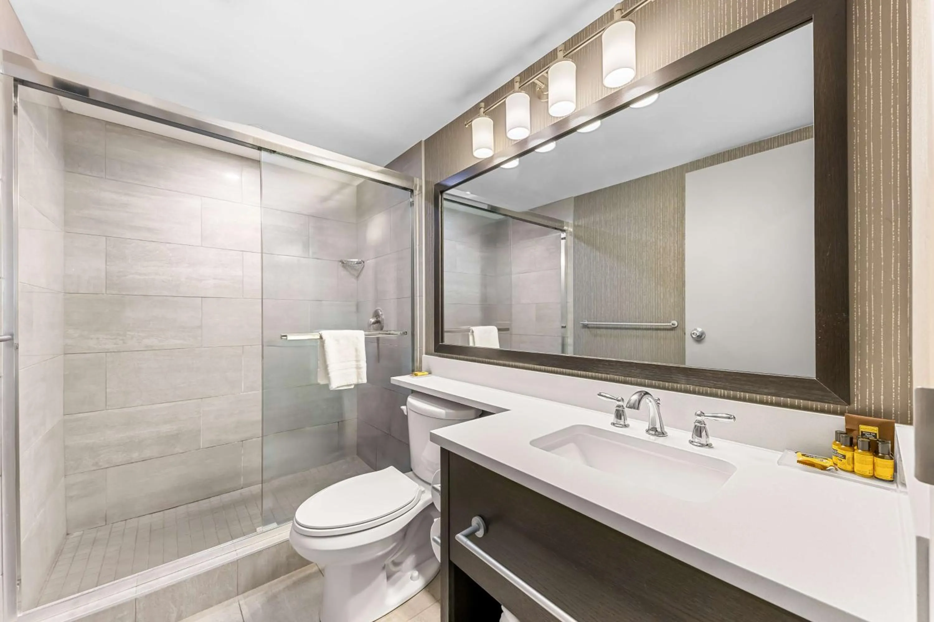 Bathroom in Best Western Plus Banff International Lodge