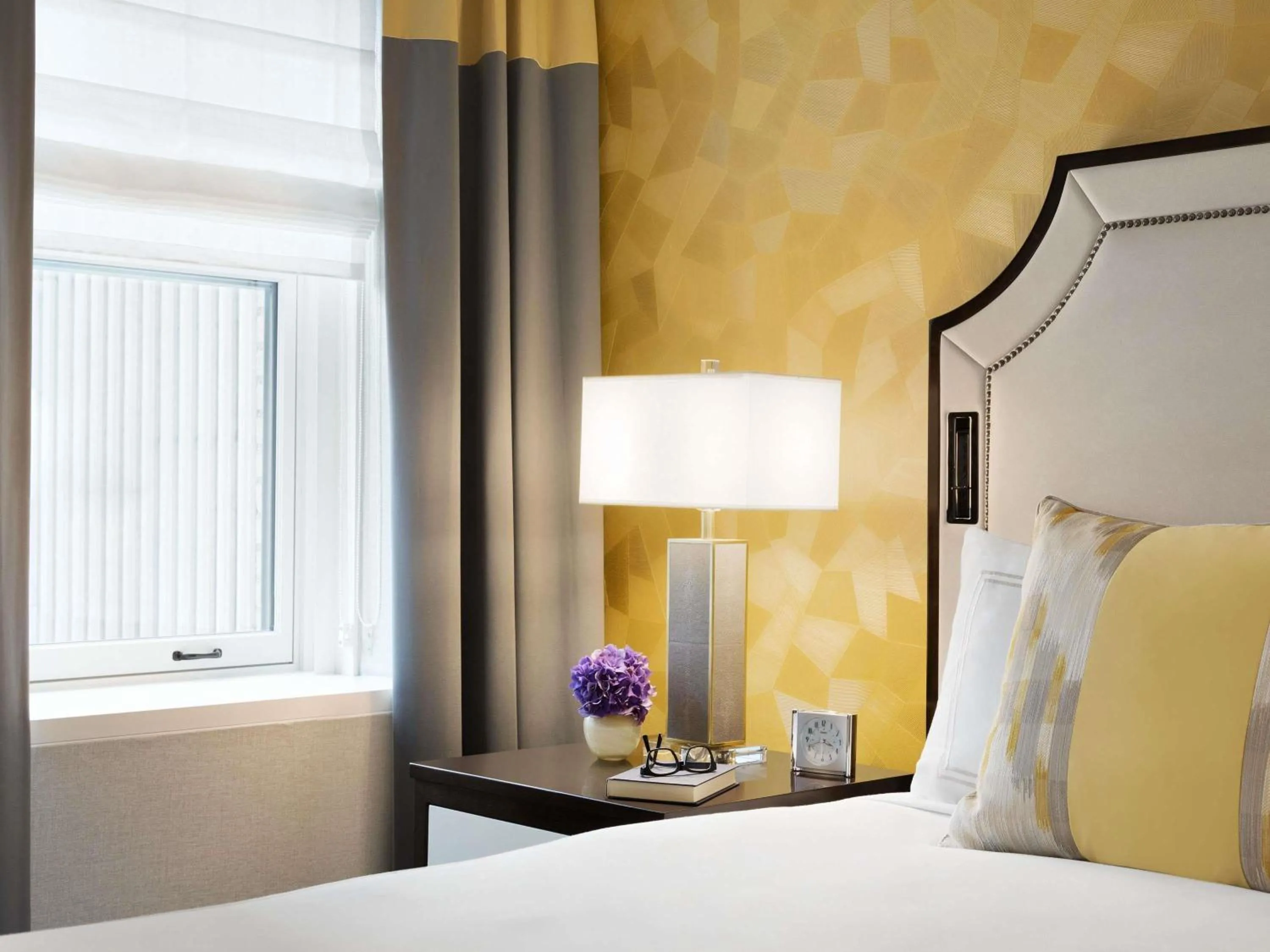 Bedroom, Bed in Fairmont Olympic Hotel