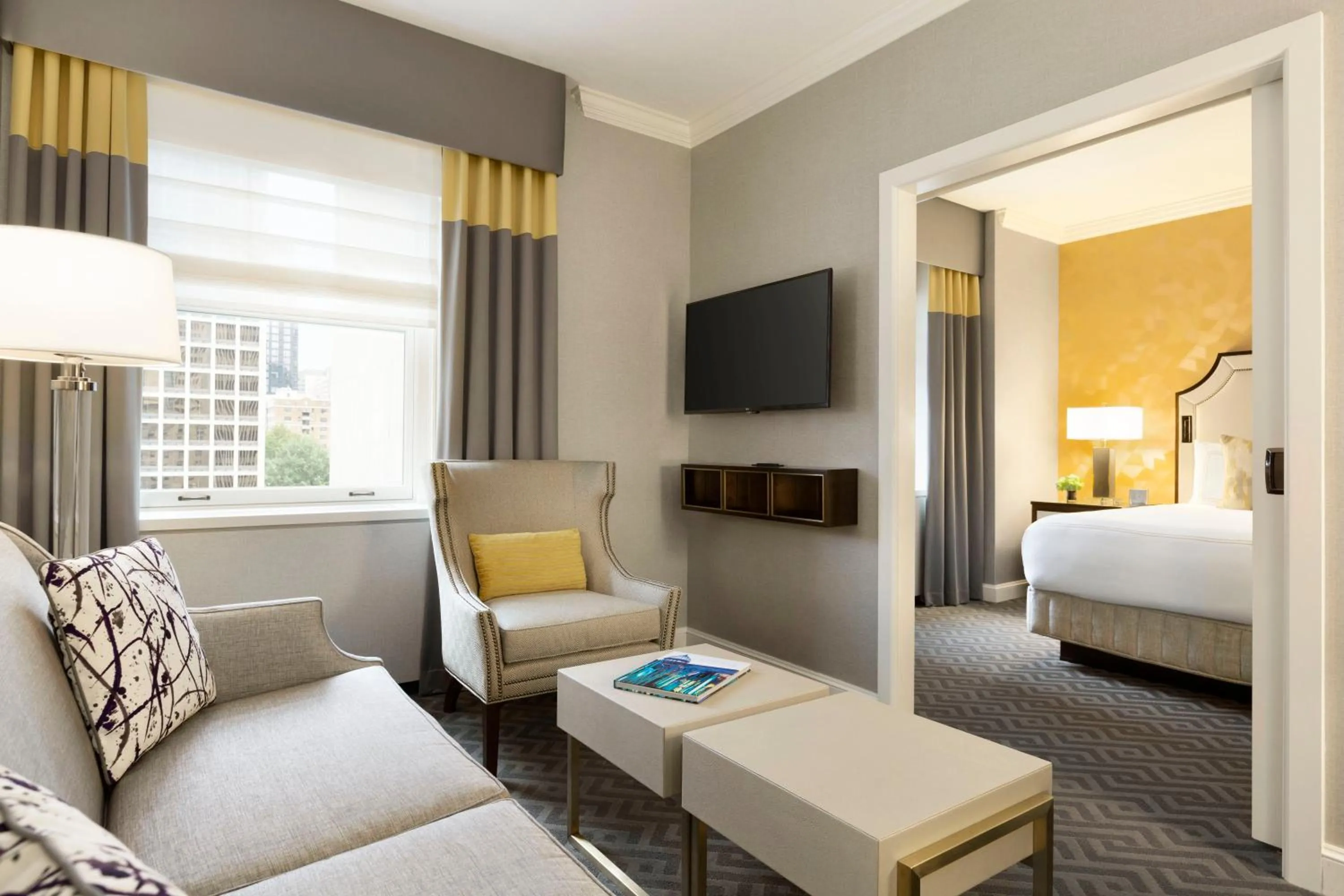 Living room, Bed in Fairmont Olympic Hotel