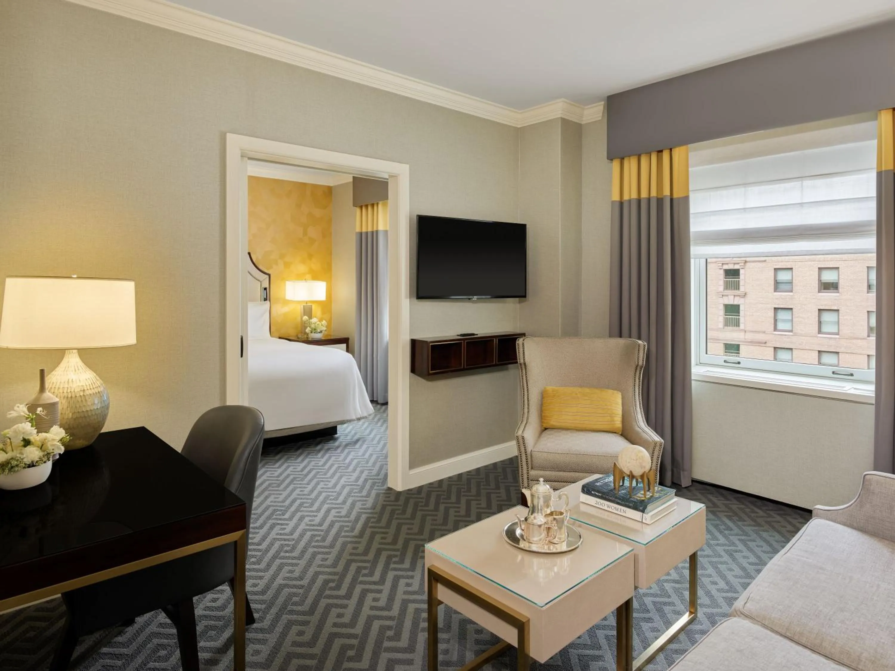 Living room, Bed in Fairmont Olympic Hotel