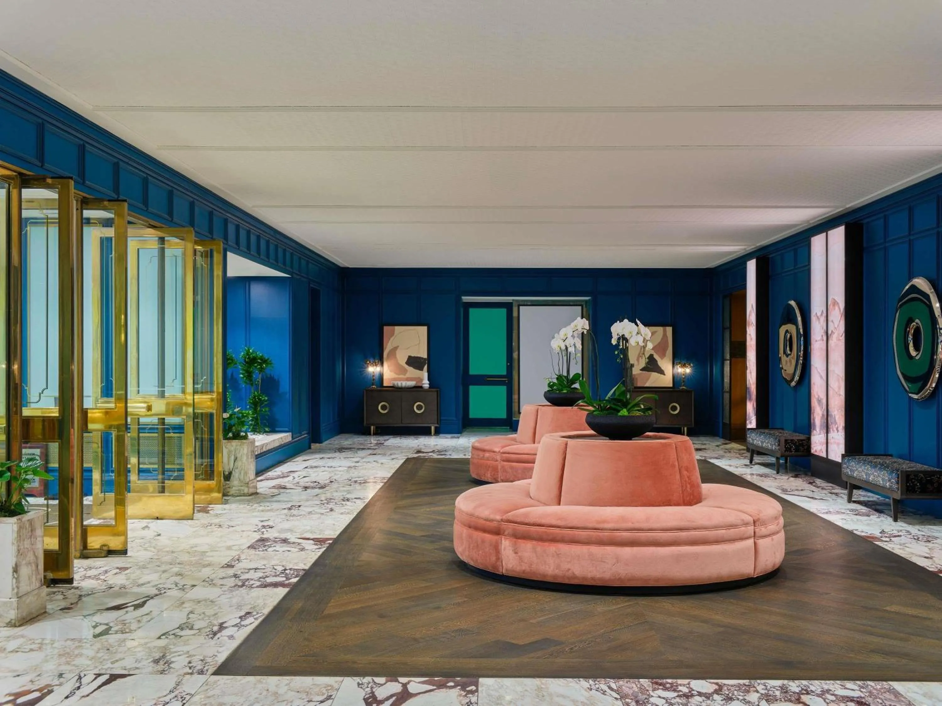 Property building in Fairmont Olympic Hotel