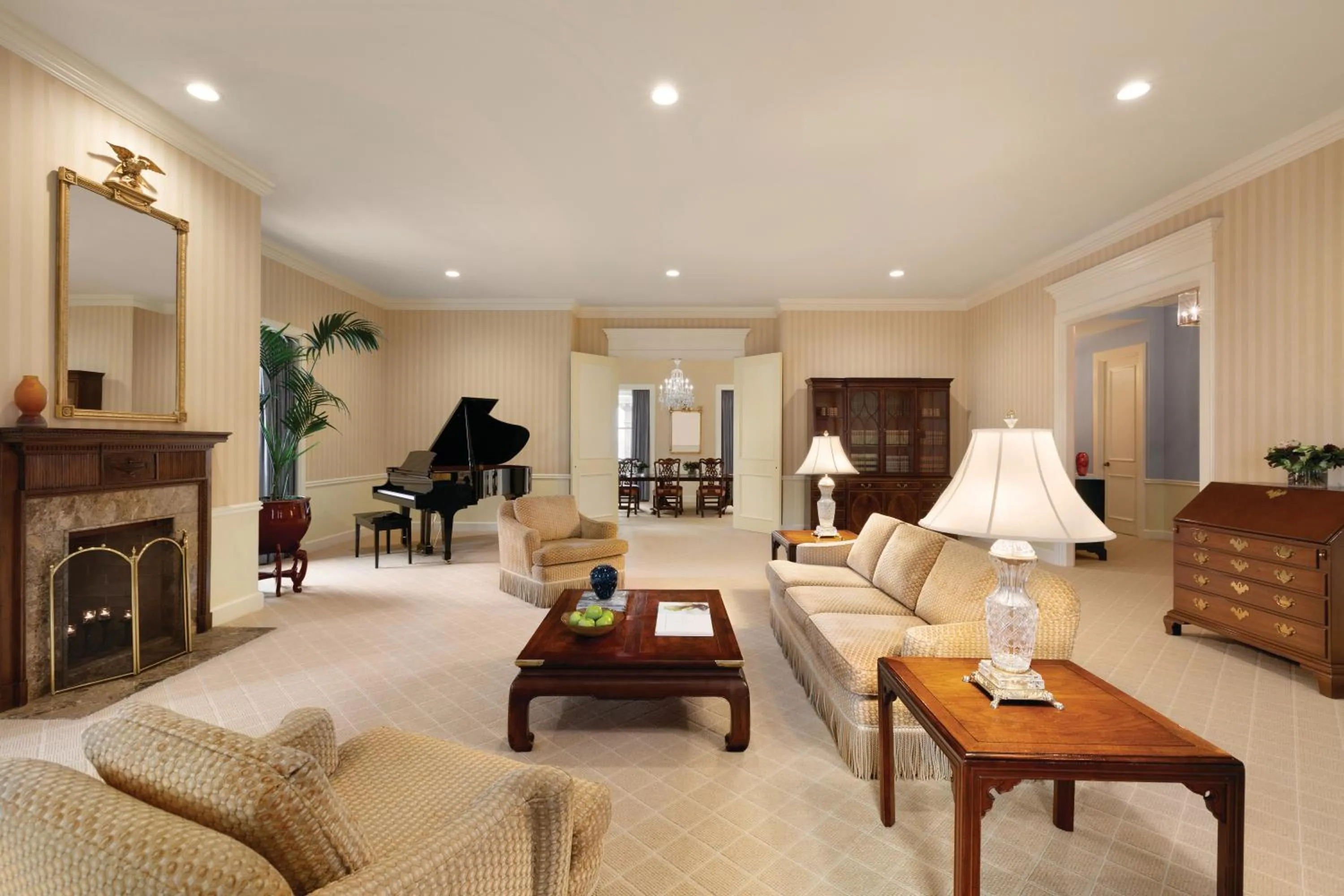 Living room in Fairmont Olympic Hotel