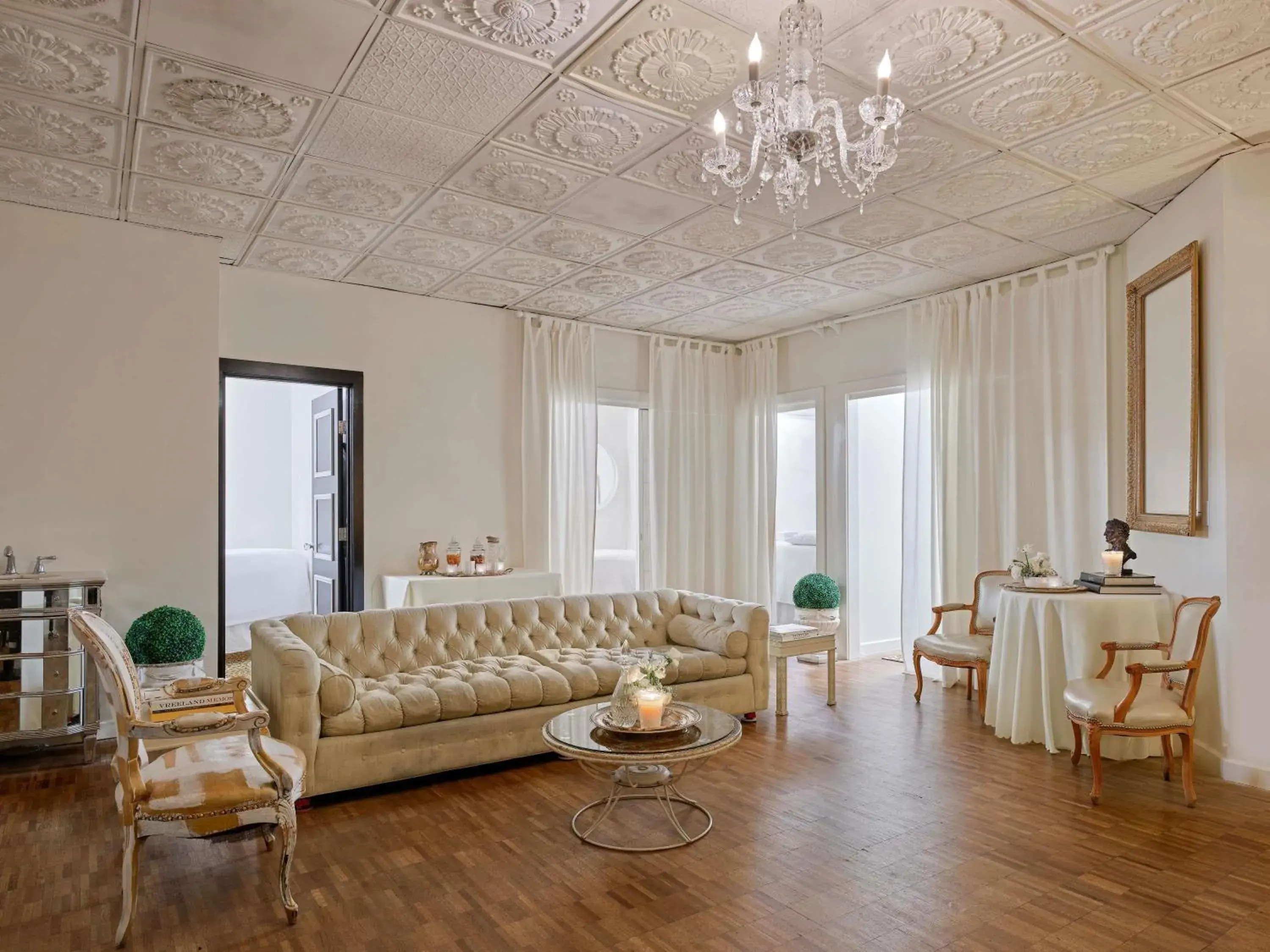 Property building in Fairmont Olympic Hotel Property building in Fairmont Olympic Hotel