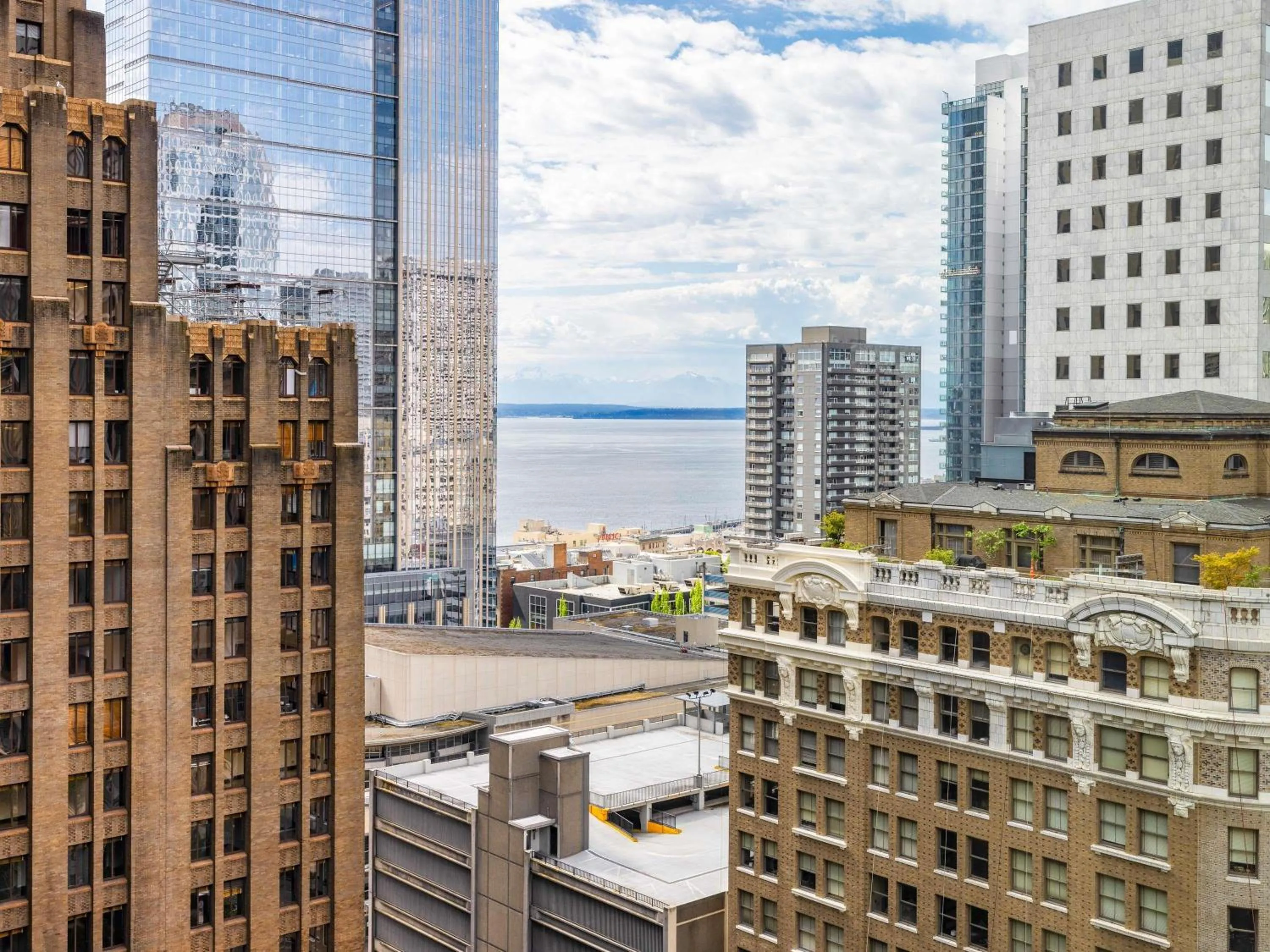 Bedroom in Fairmont Olympic Hotel