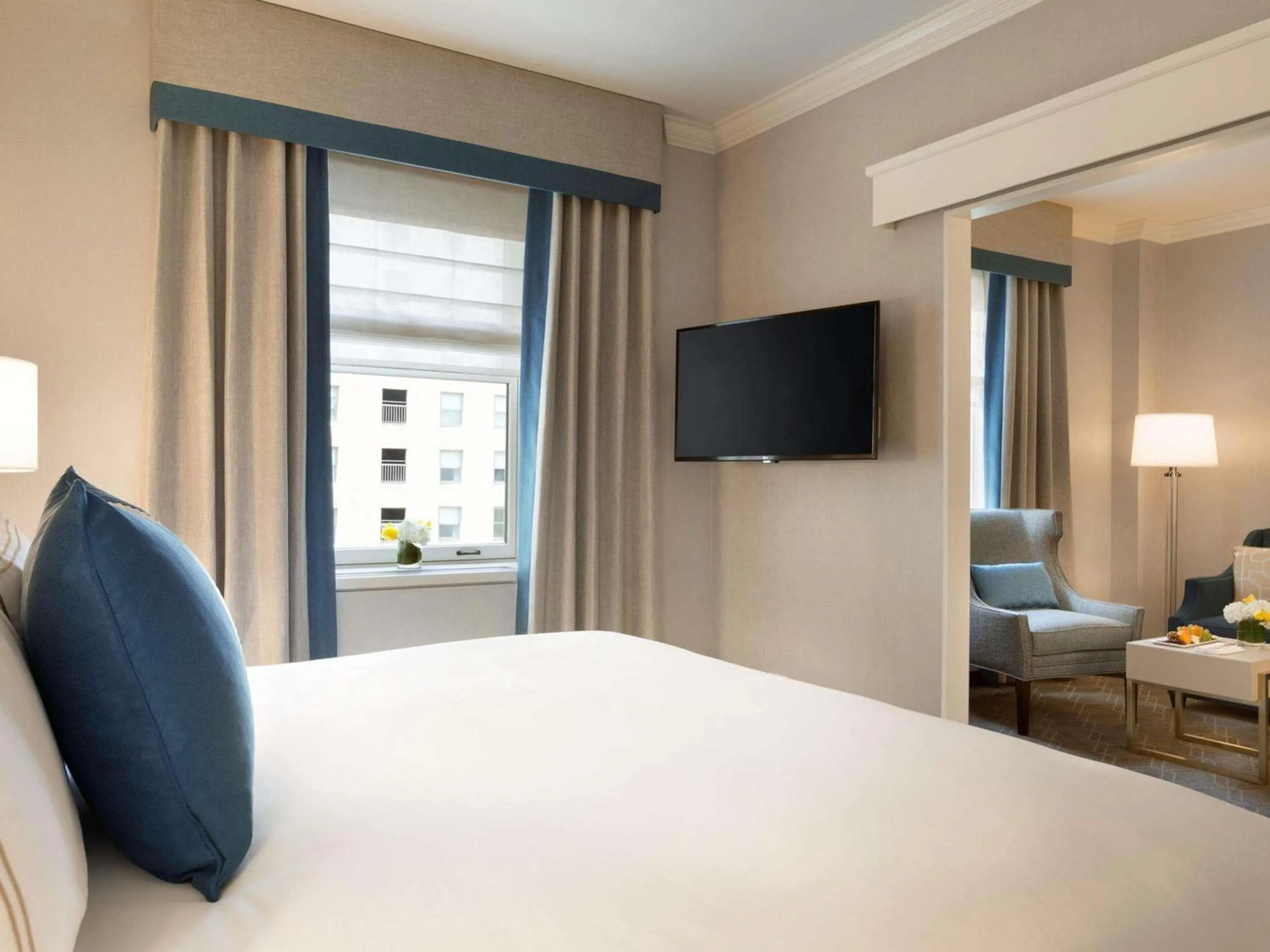 Bedroom, Bed in Fairmont Olympic Hotel