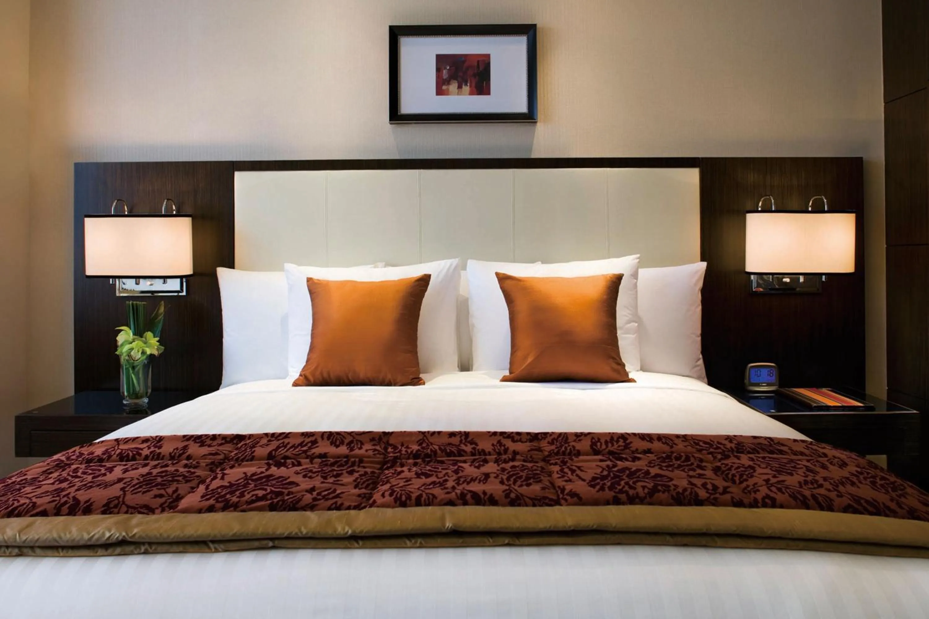 Photo of the whole room, Bed in Courtyard By Marriott Shanghai Xujiahui