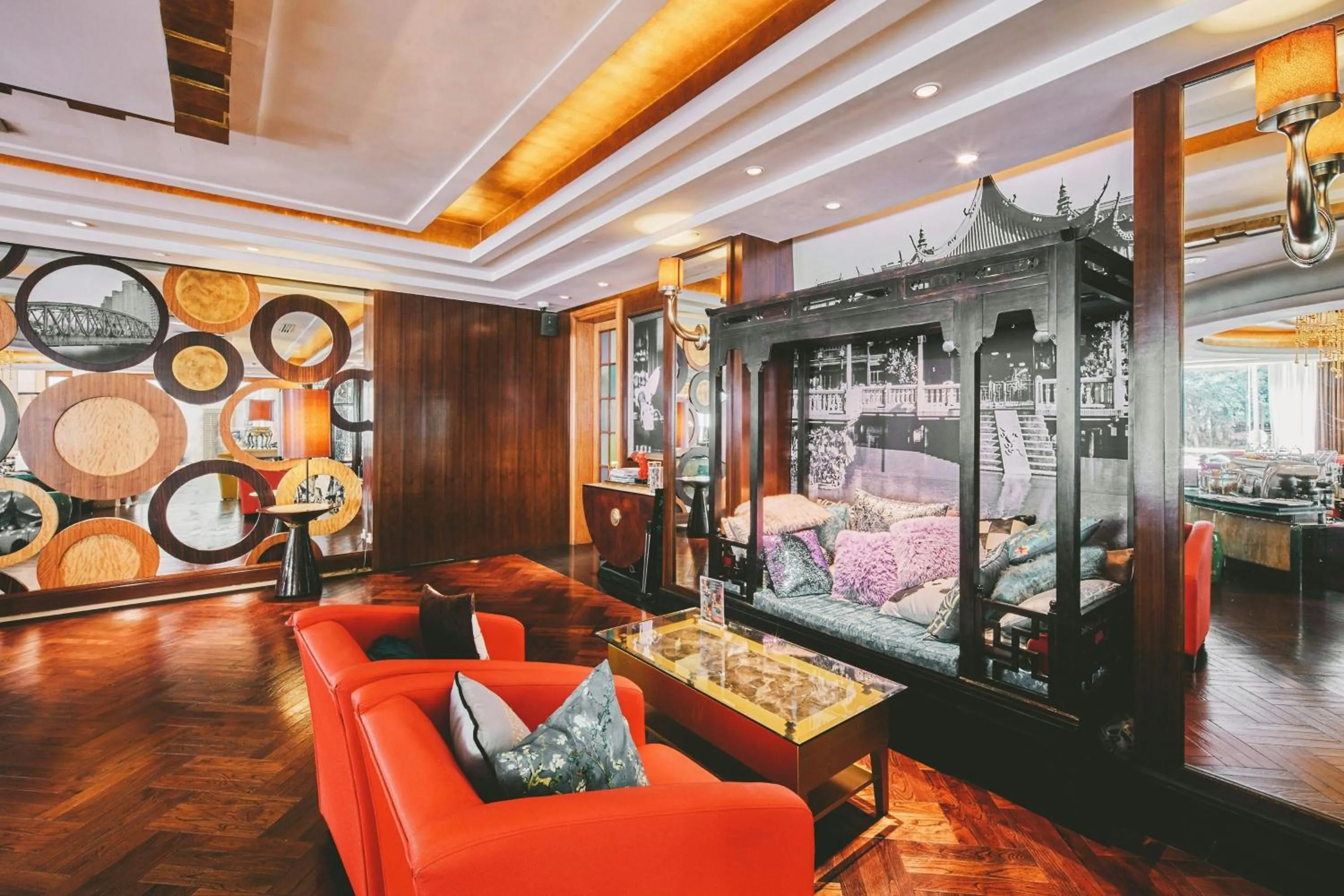 Lounge or bar in Renaissance Shanghai Pudong Hotel