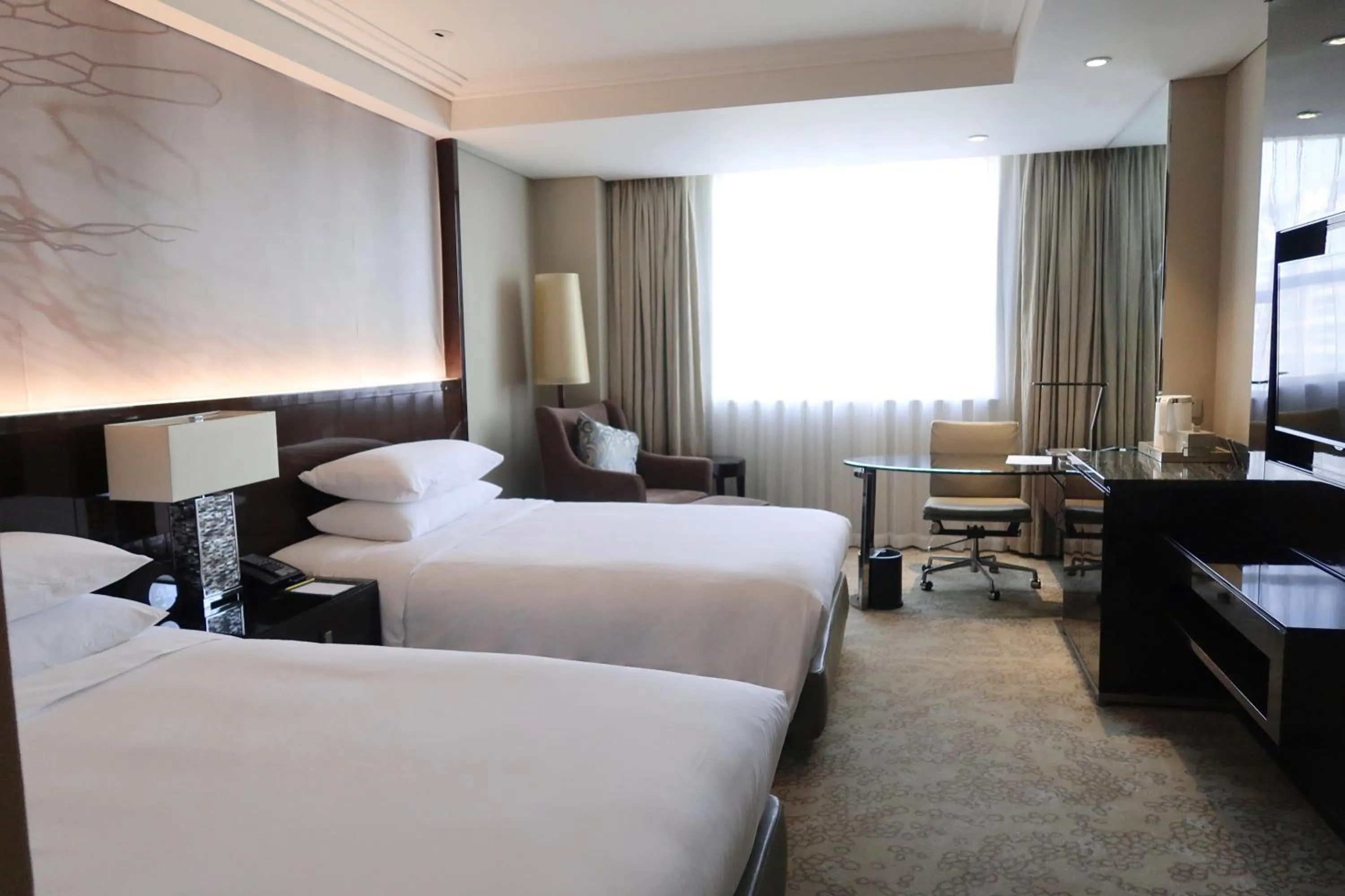 Bedroom, Bed in Renaissance Shanghai Pudong Hotel