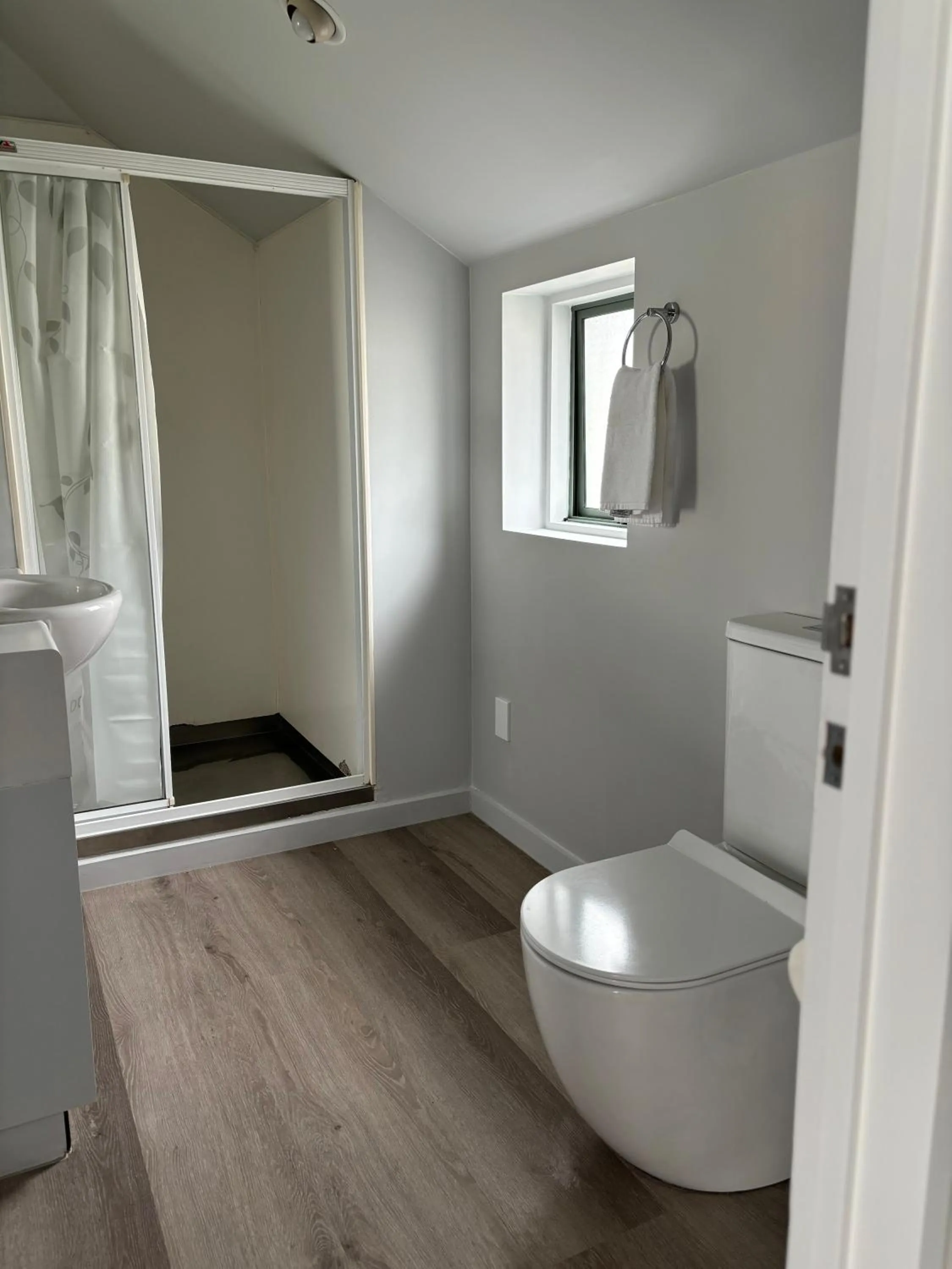 Bathroom in Courtesy Court Motel