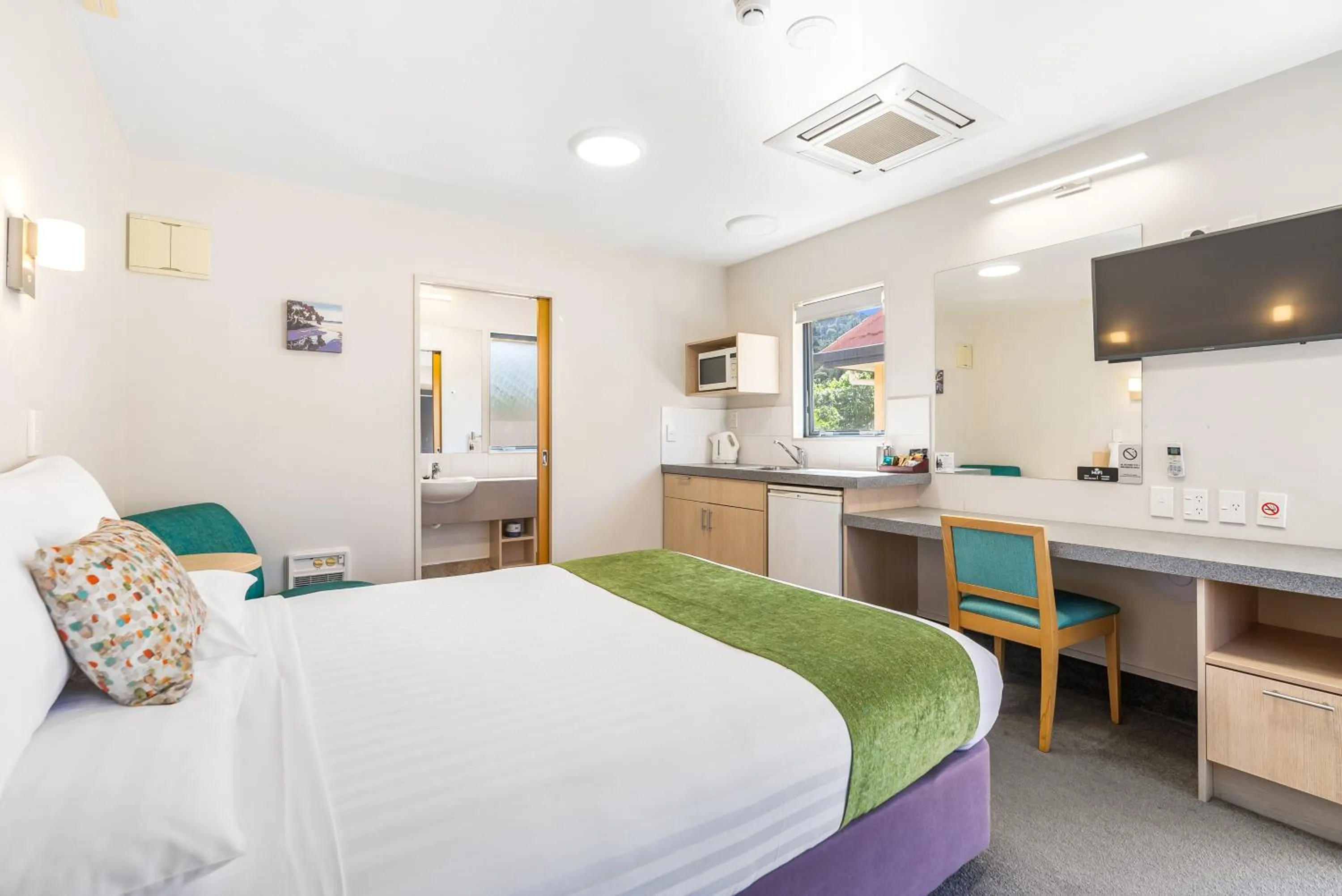 Bed in Bella Vista Motel Whangarei