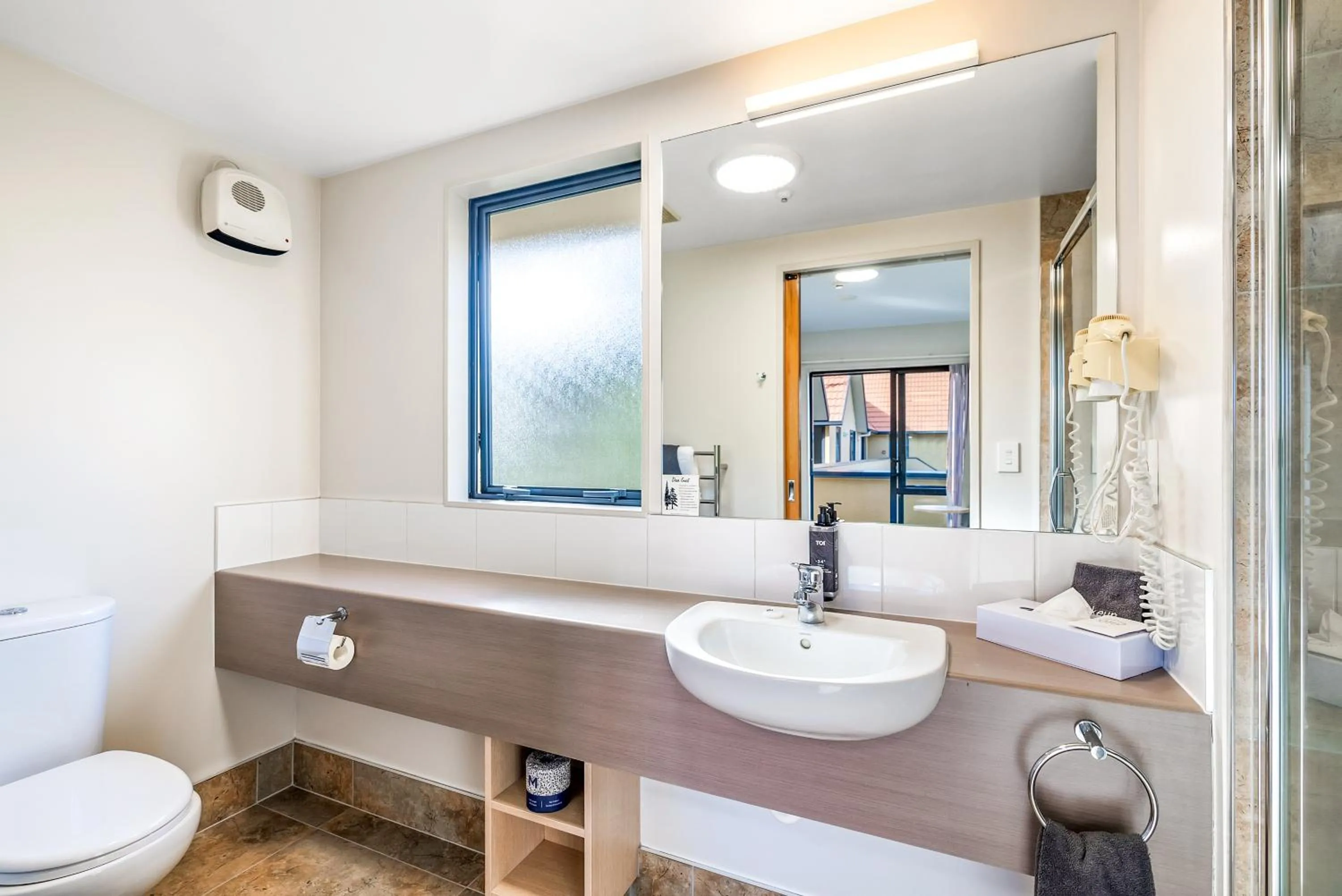 Toilet in Bella Vista Motel Whangarei