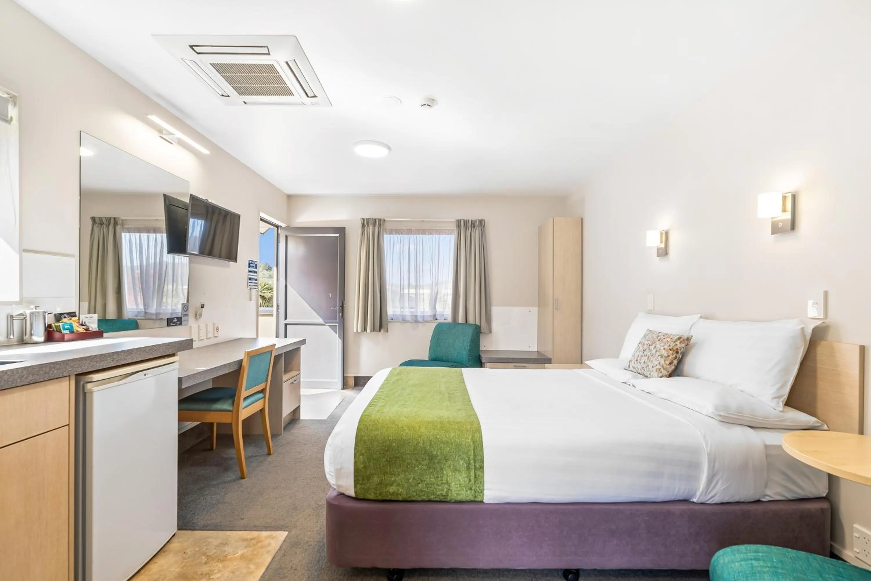 Bed in Bella Vista Motel Whangarei