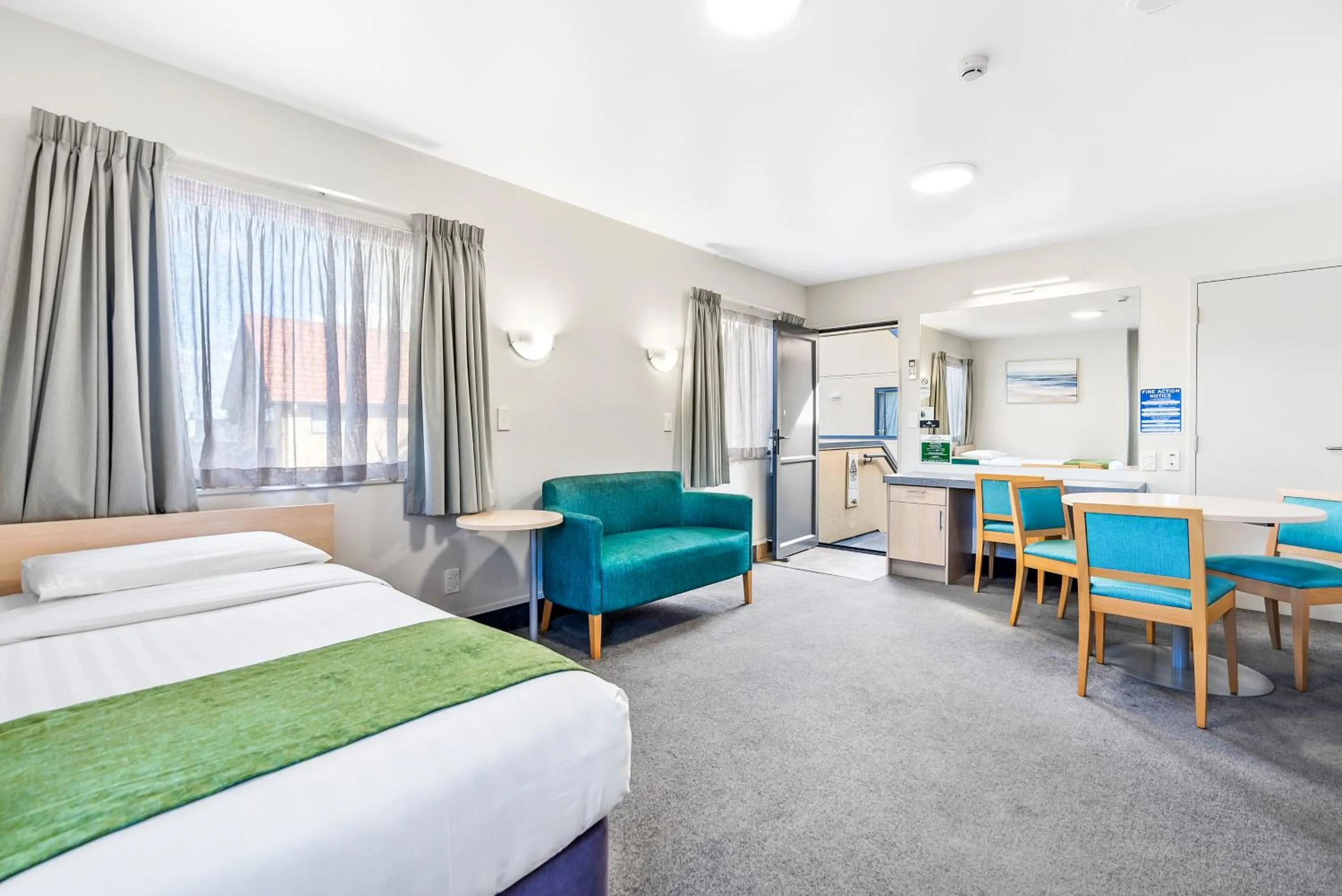 Living room, Bed in Bella Vista Motel Whangarei