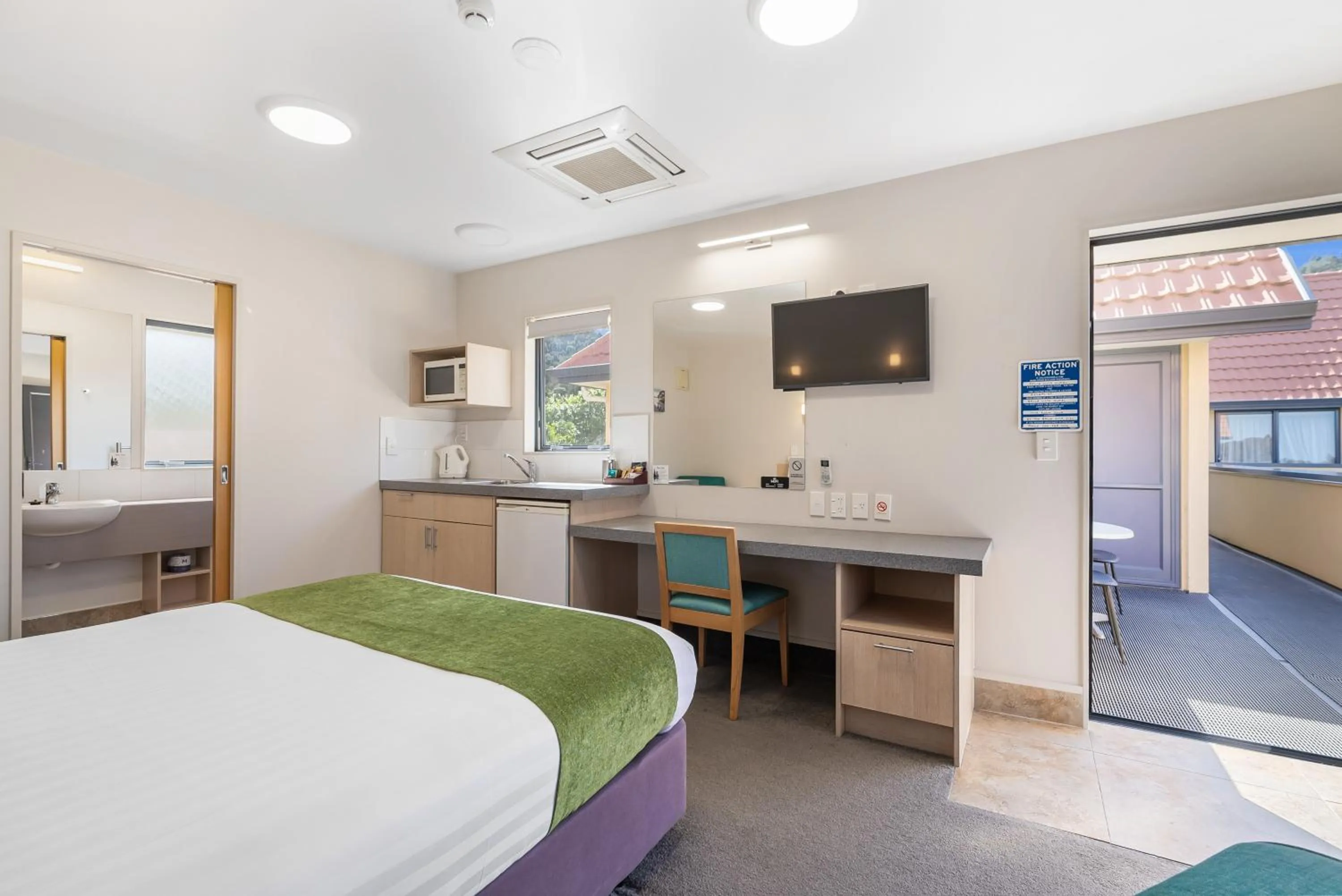 Bed in Bella Vista Motel Whangarei