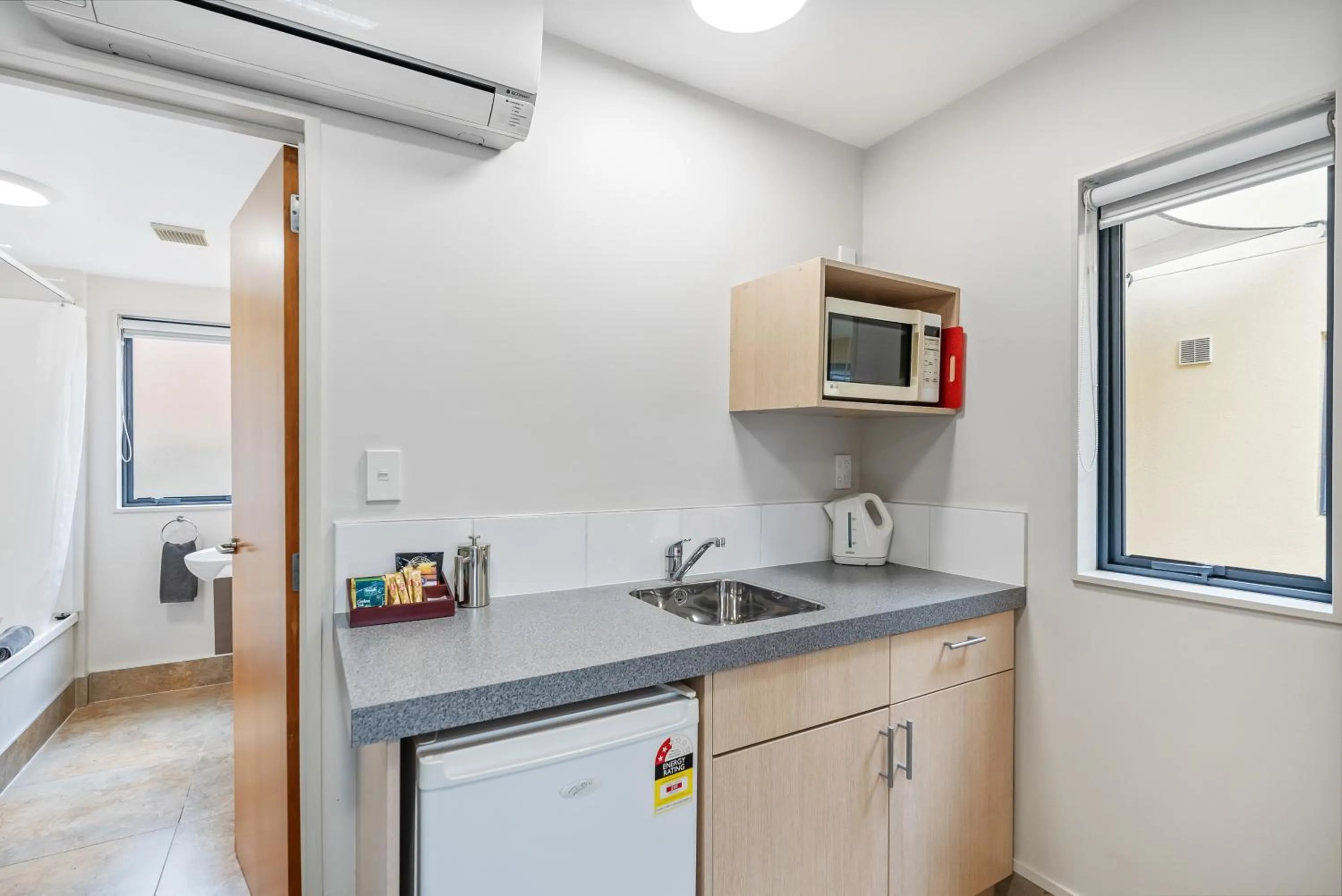 minibar in Bella Vista Motel Whangarei