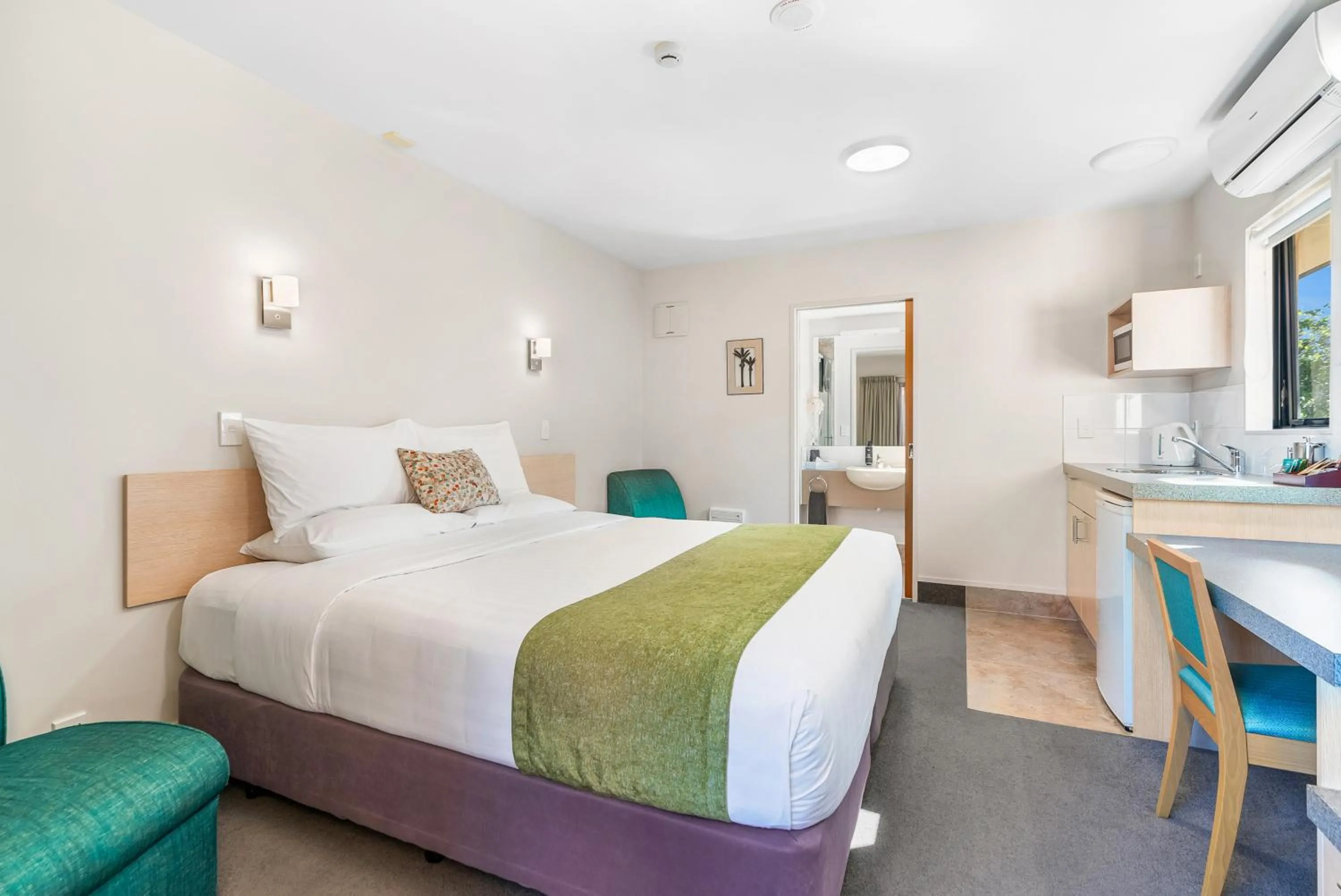 Bed in Bella Vista Motel Whangarei