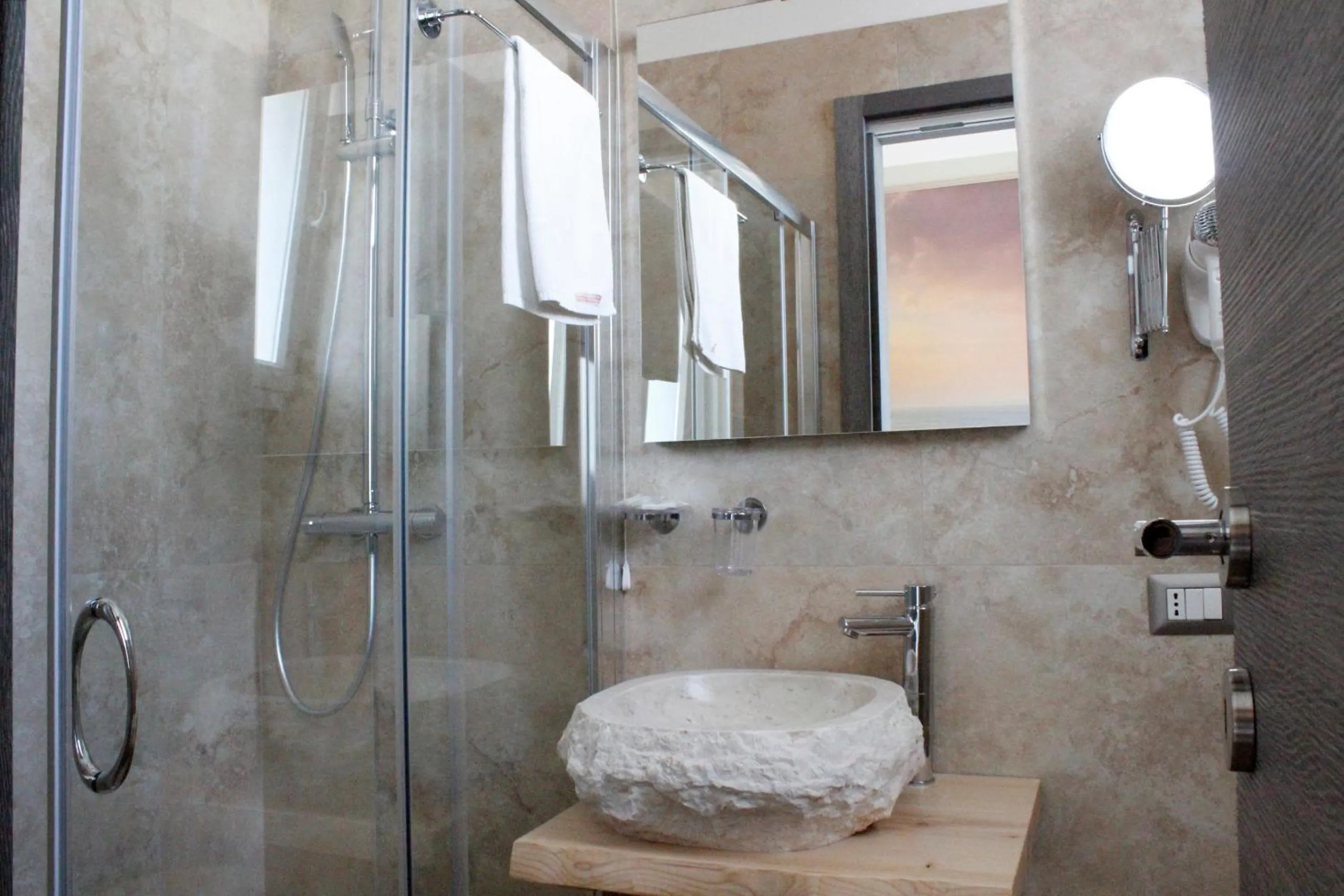 Shower in Hotel Royal - Beauty & Spa