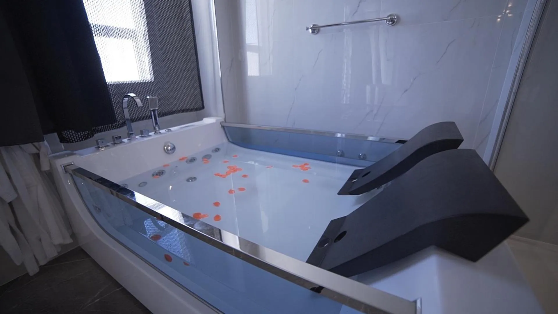 Shower in Hotel Royal - Beauty & Spa