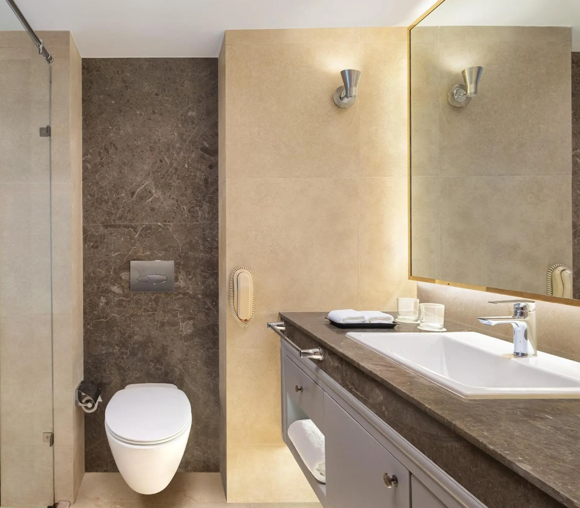 Bathroom in The Soaltee Kathmandu, Autograph Collection