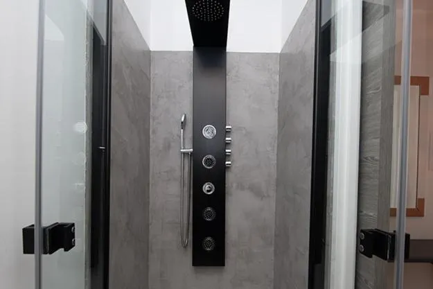 Bathroom in Mise en Scène