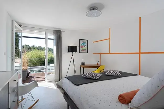 King Room with Pool View in Mise en Scène King Room with Pool View in Mise en Scène