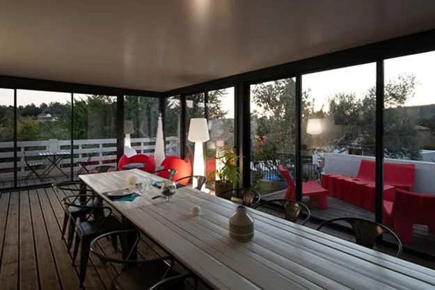 Dining area in Mise en Scène