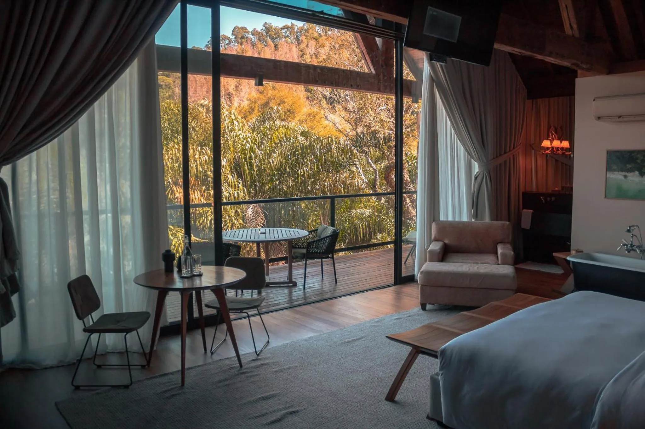 Photo of the whole room, Bed in Botanique Hotel Experience - Campos do Jordão