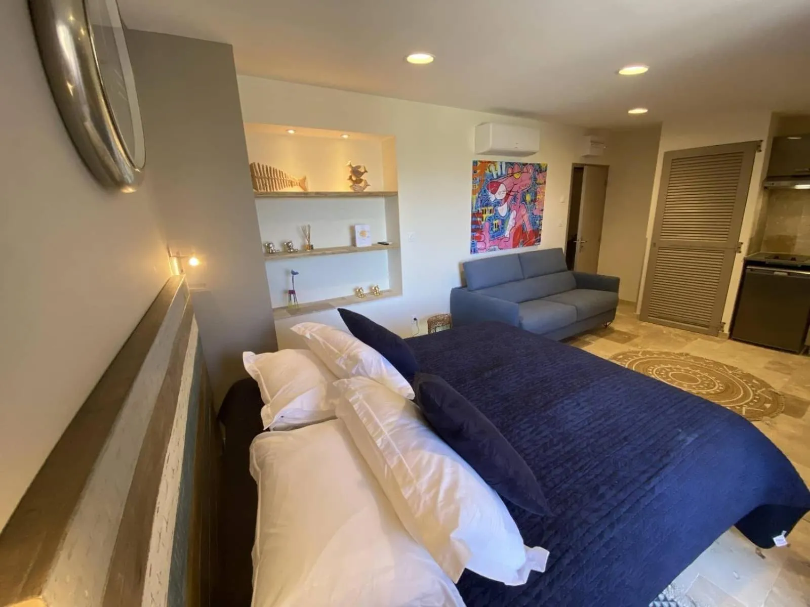Photo of the whole room in L'Arche de Porquerolles
