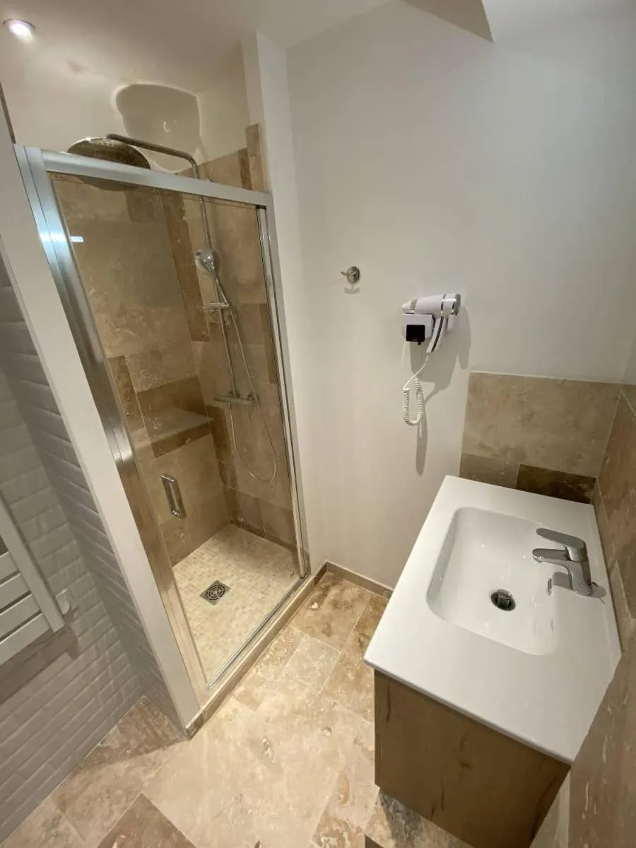 Bathroom in L'Arche de Porquerolles