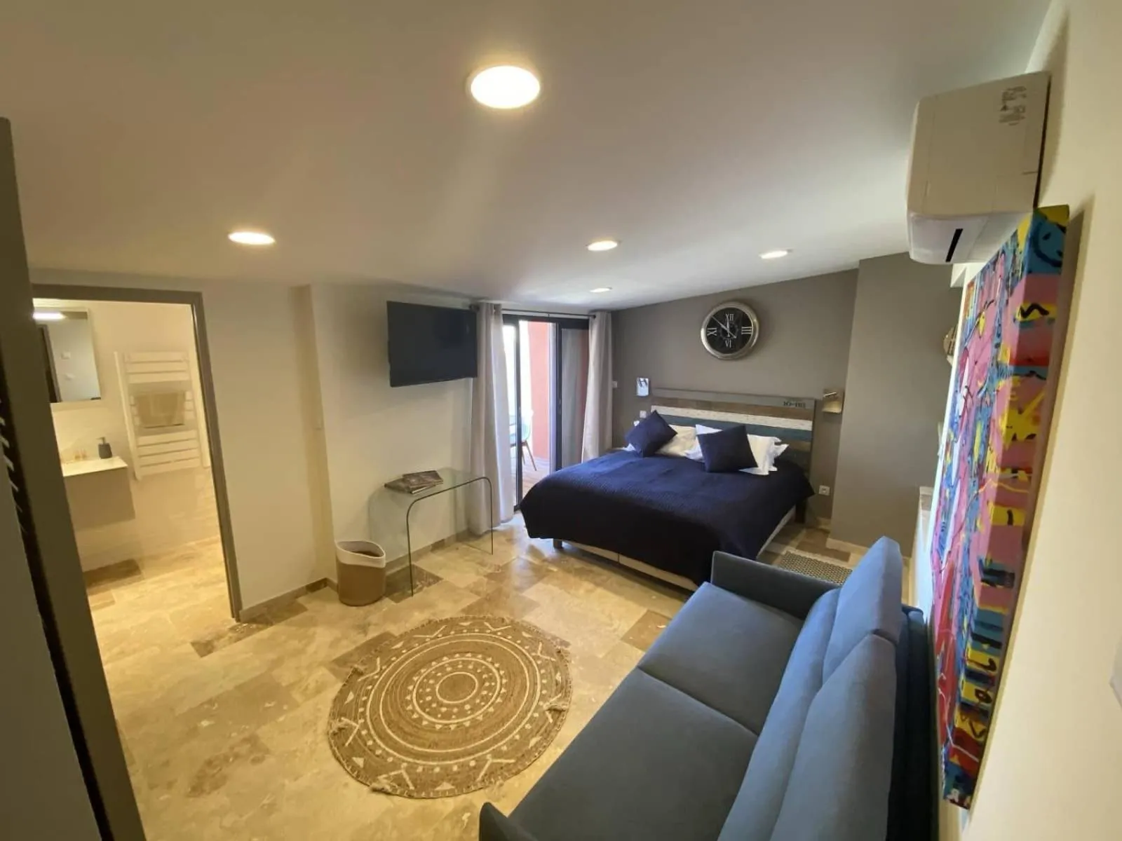 Photo of the whole room, Bed in L'Arche de Porquerolles