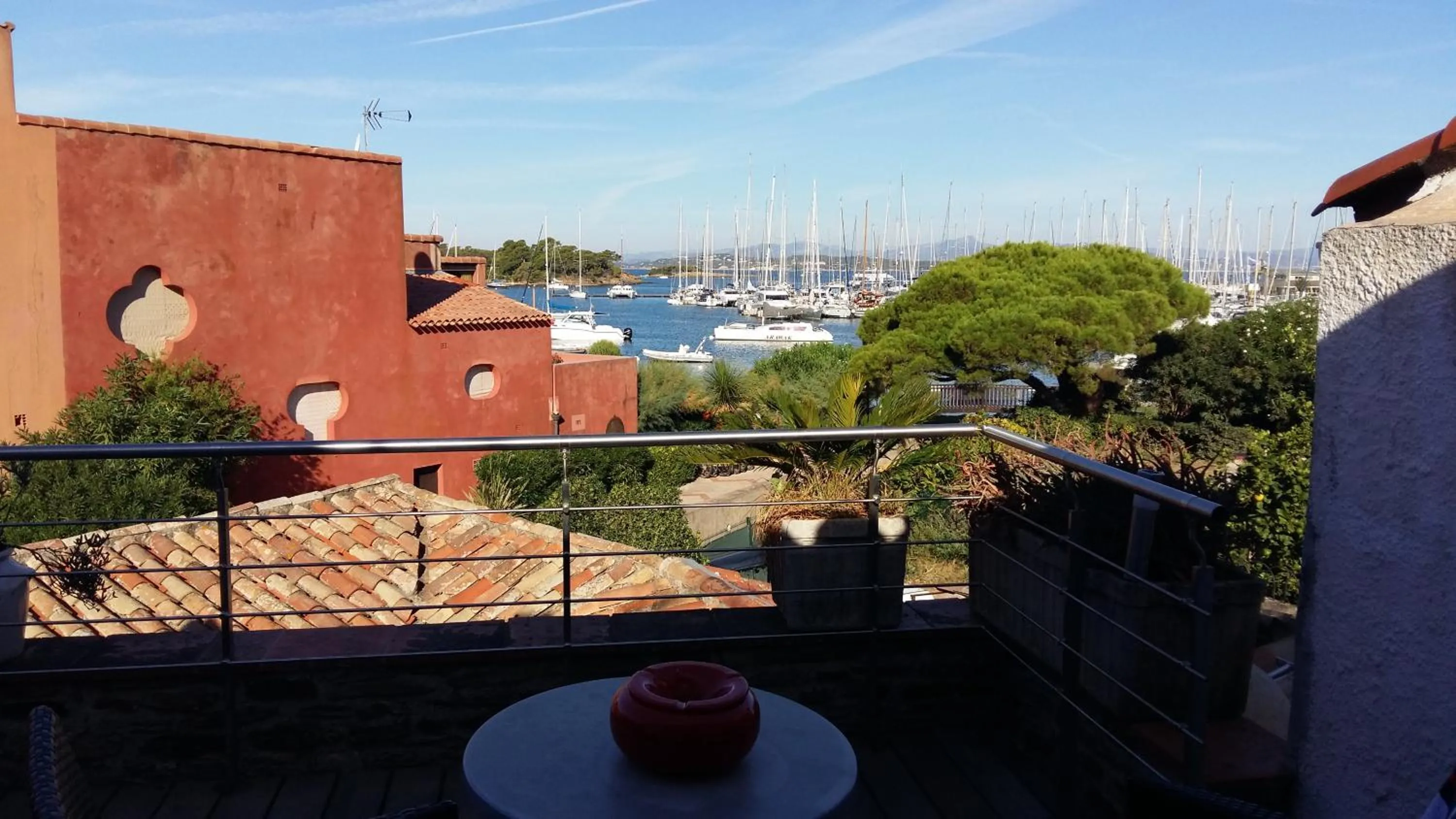 Day in L'Arche de Porquerolles