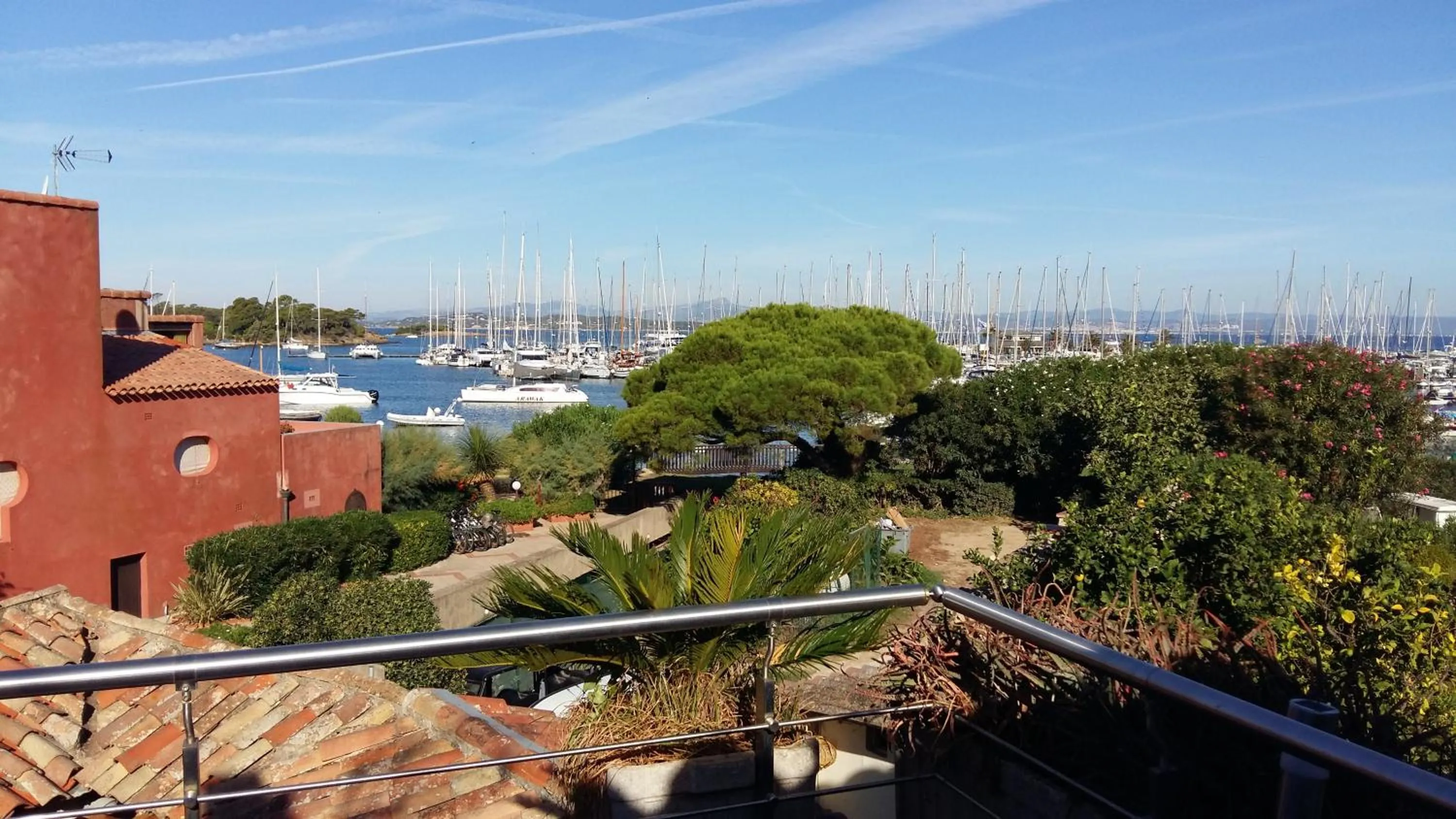Day in L'Arche de Porquerolles