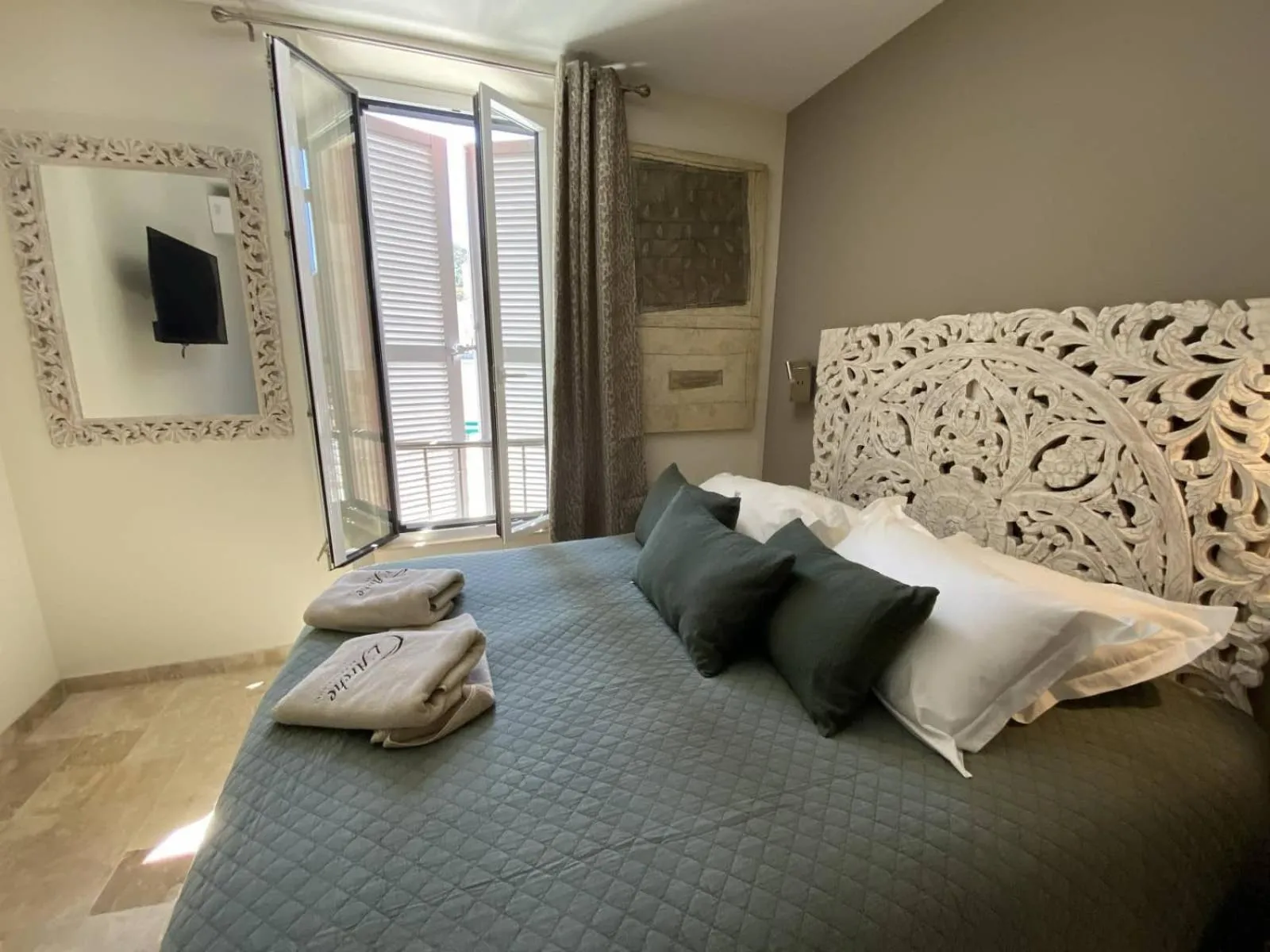 Bedroom, Bed in L'Arche de Porquerolles