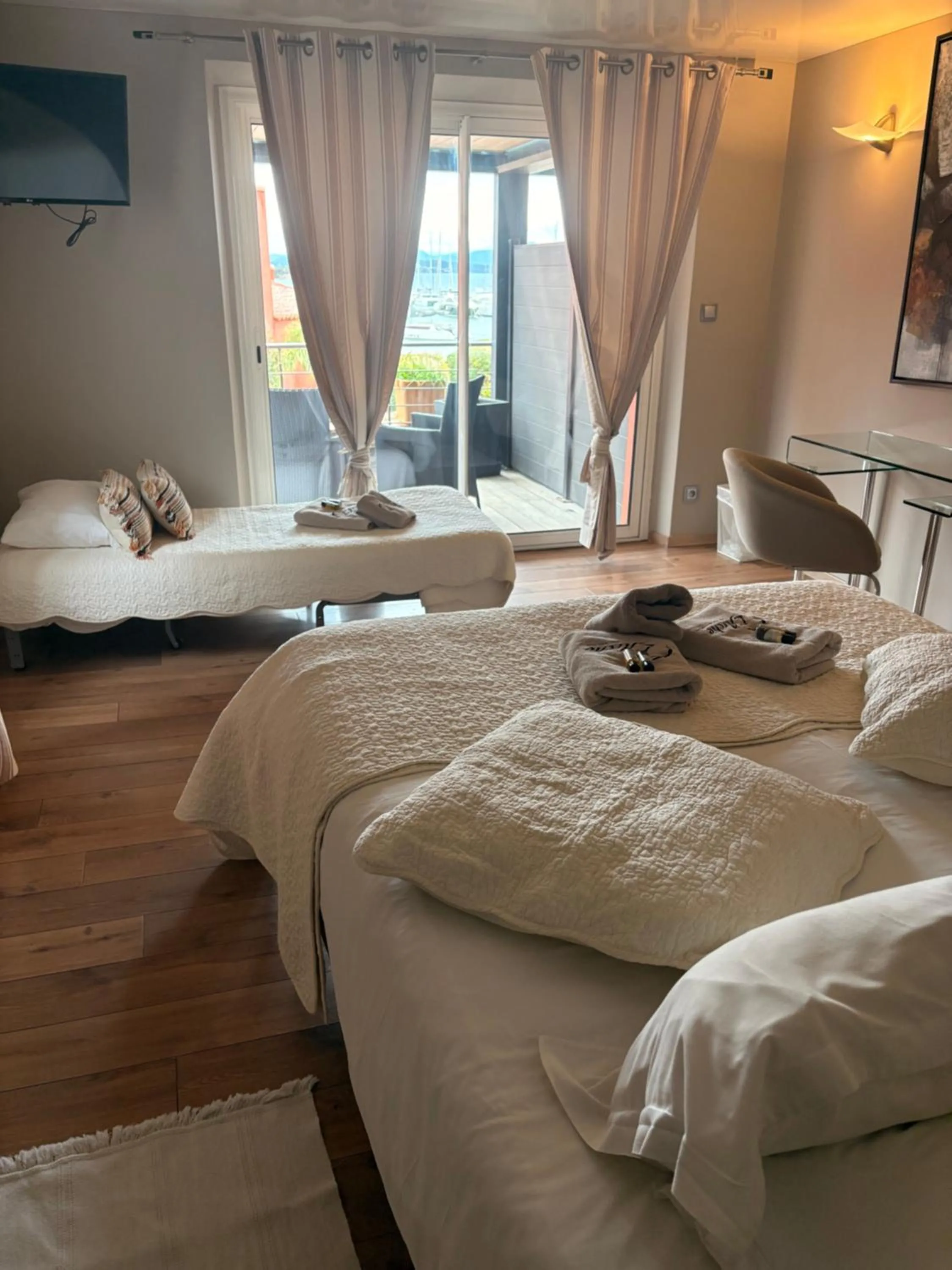 Bed in L'Arche de Porquerolles