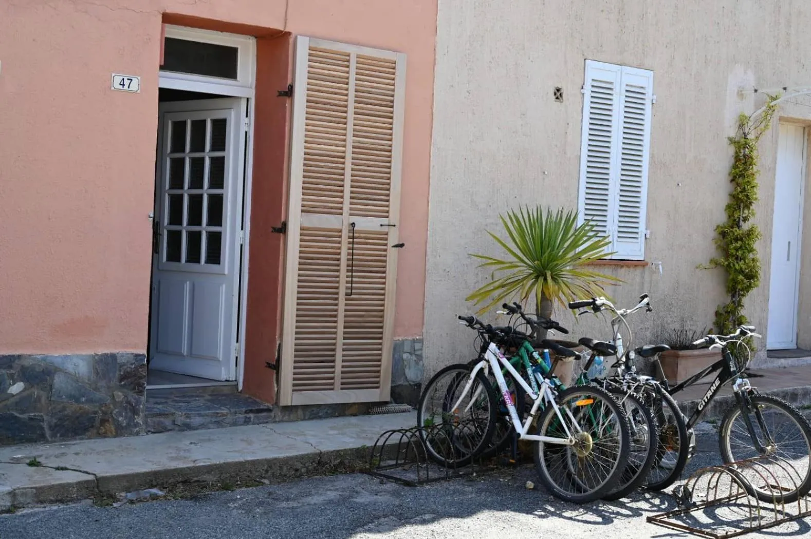 Facade/entrance in L'Arche de Porquerolles