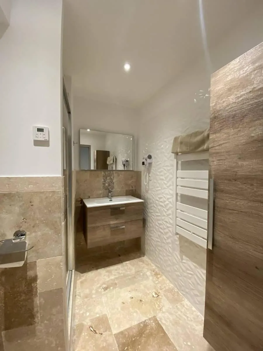 Bathroom in L'Arche de Porquerolles
