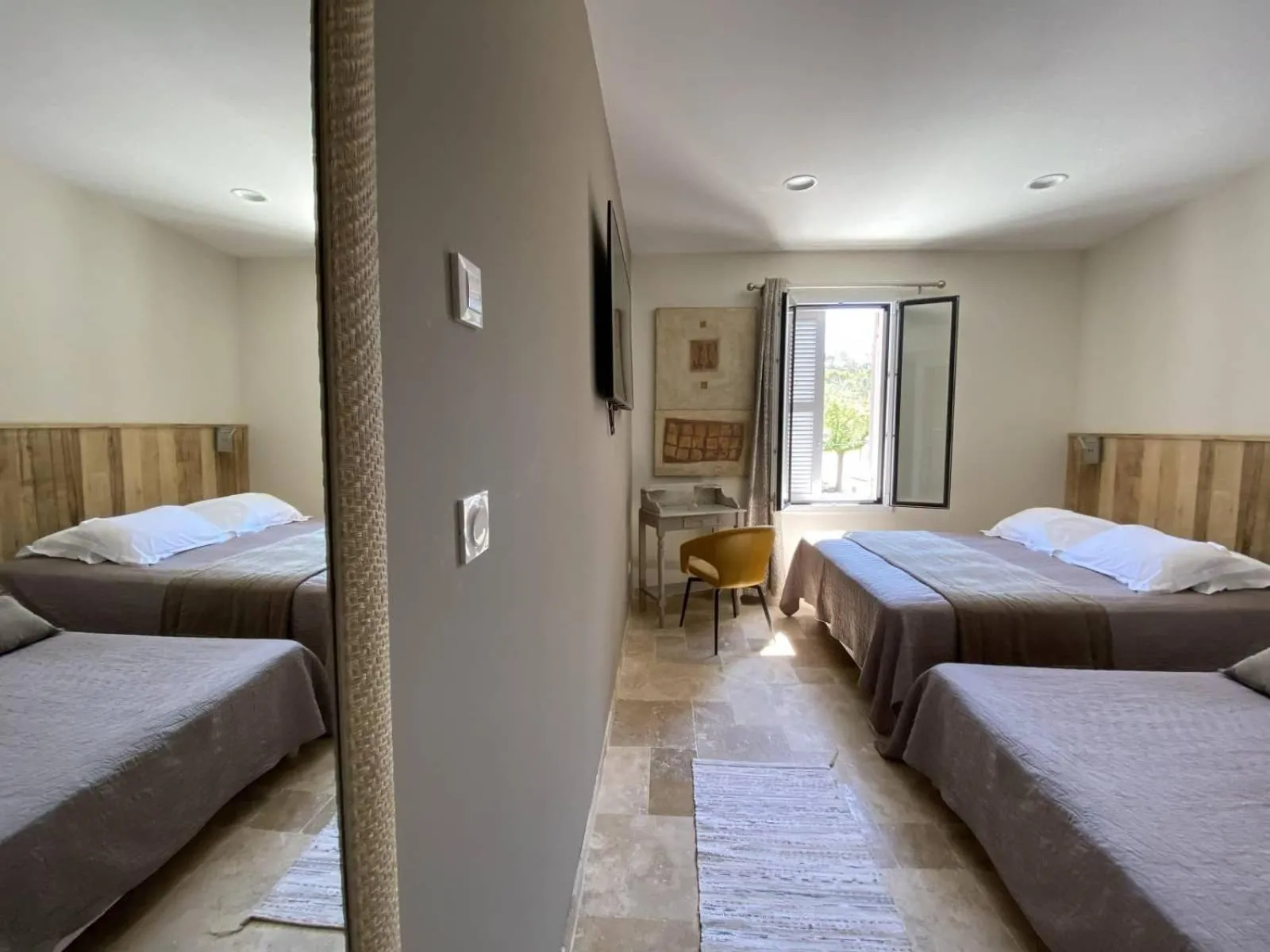 Bedroom, Bed in L'Arche de Porquerolles