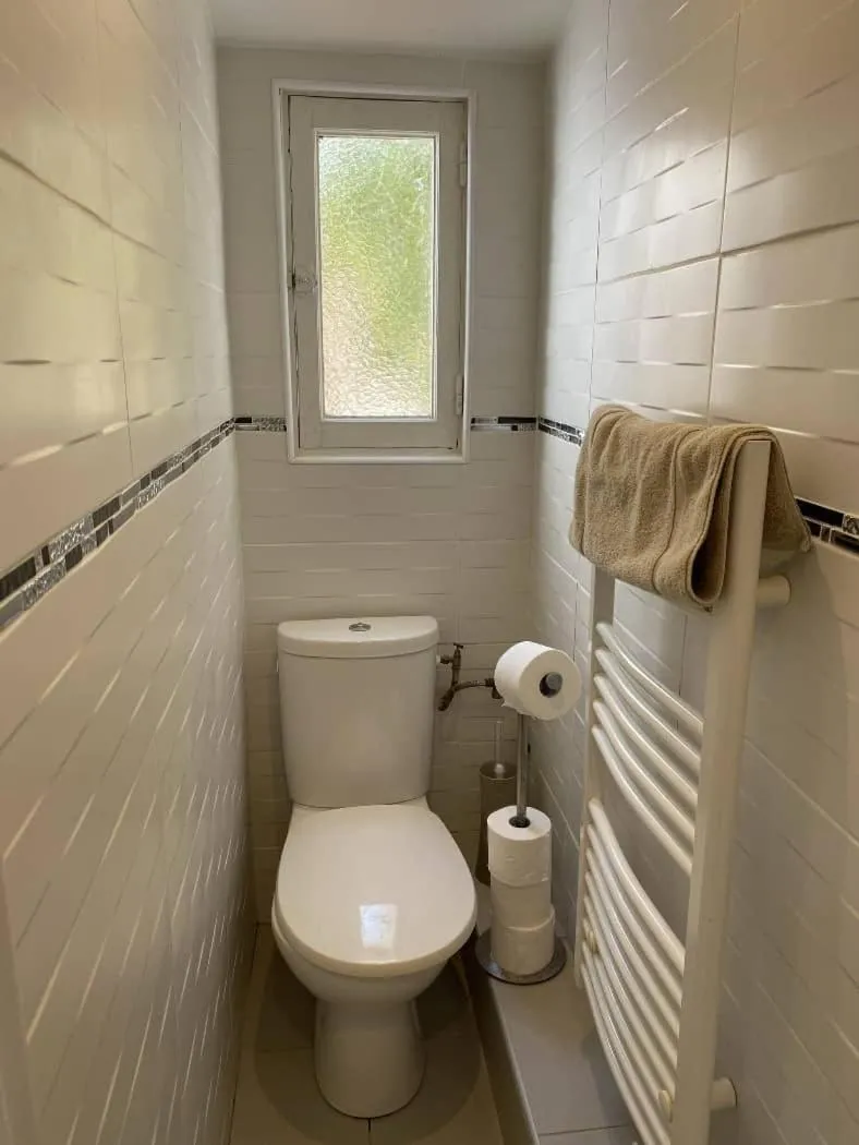 Toilet in L'Arche de Porquerolles