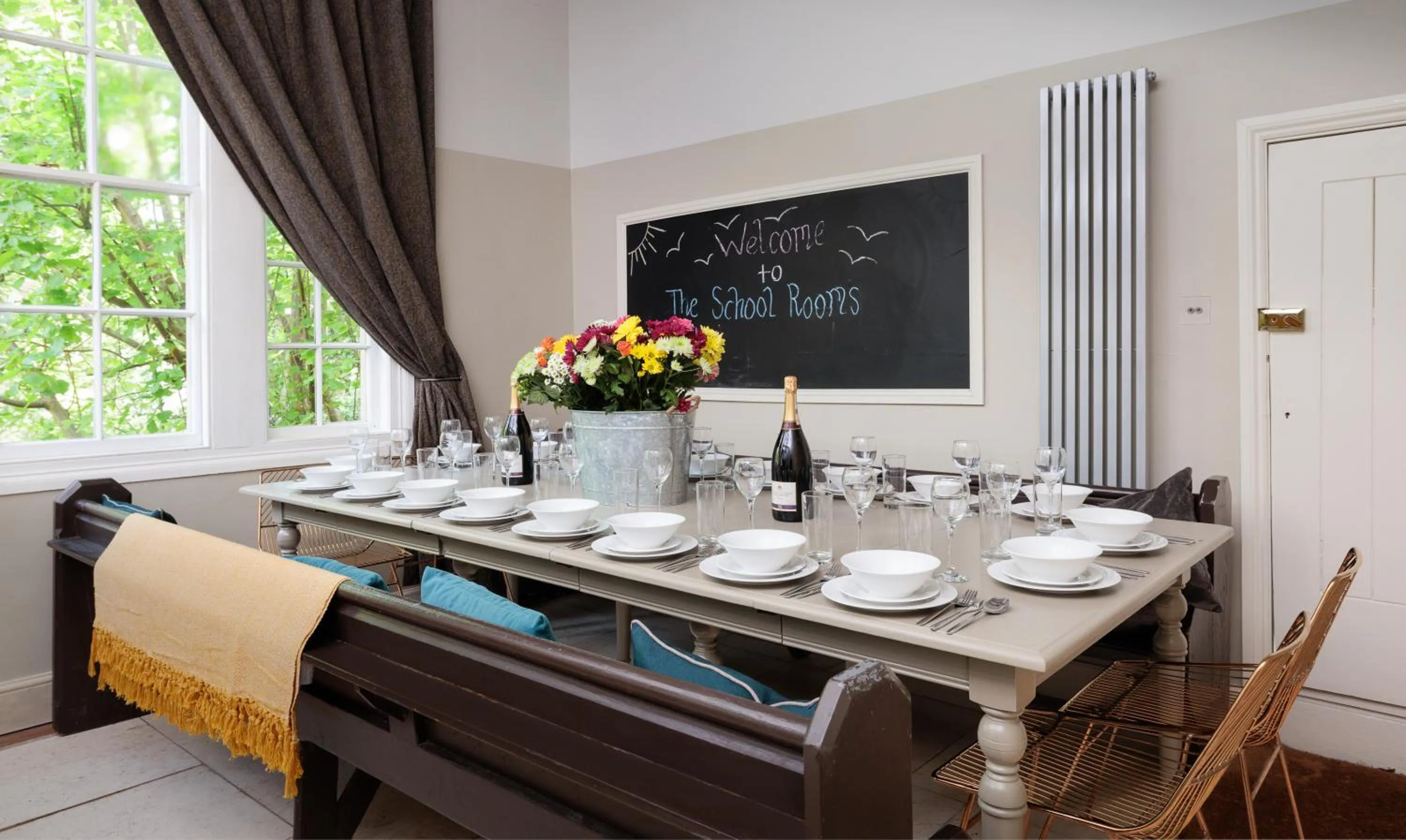 The Old School Rooms Beautiful Georgian apartment, sleeps 12 with Wifi and Parking, near Bath