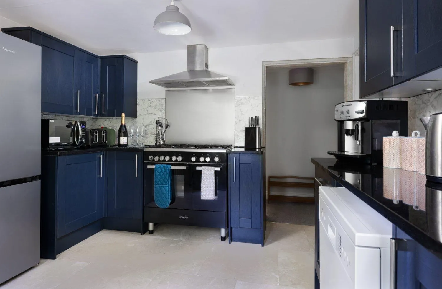 The Old School Rooms Beautiful Georgian apartment, sleeps 12 with Wifi and Parking, near Bath