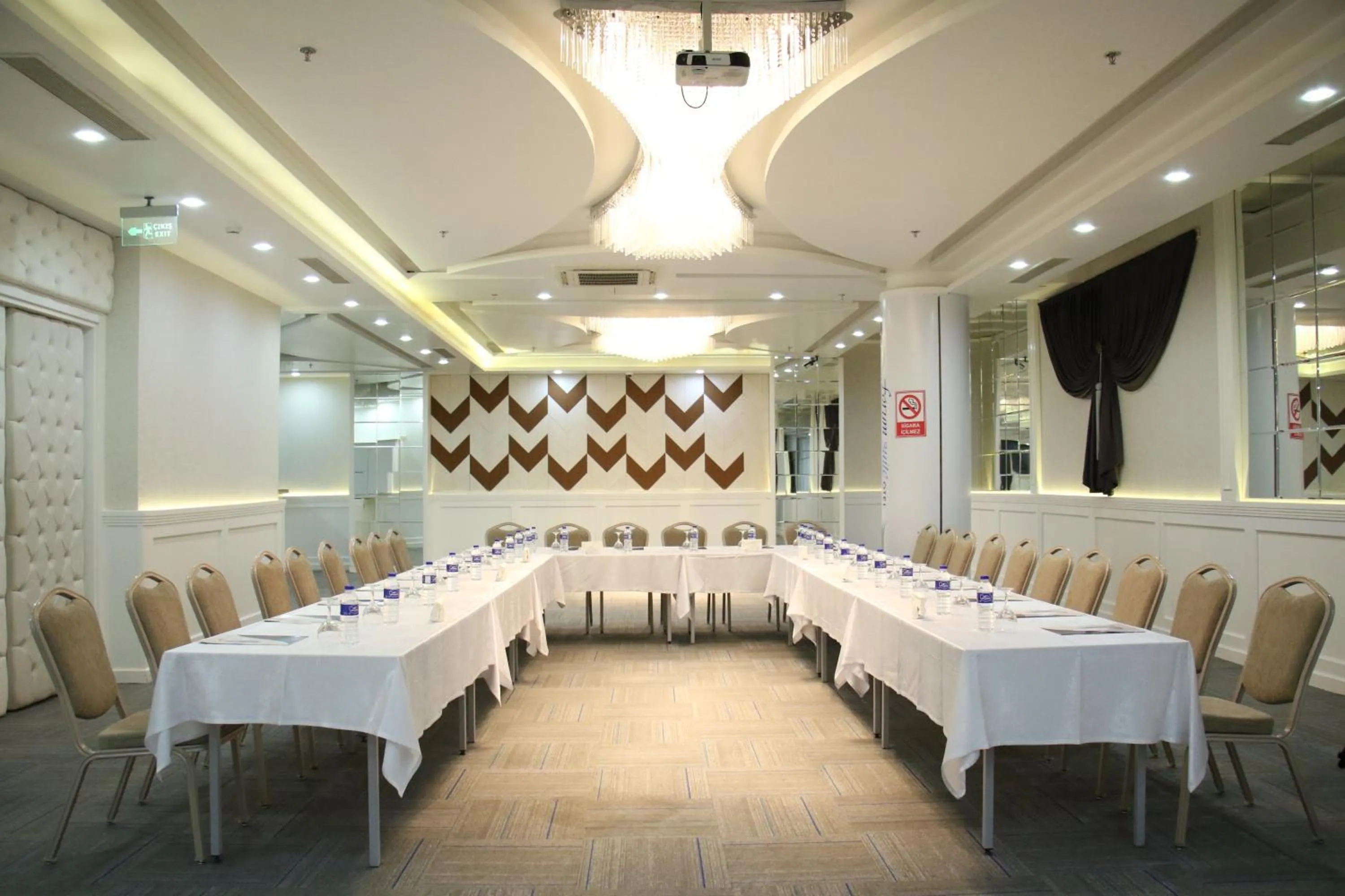 Business facilities in Forum Suite Otel