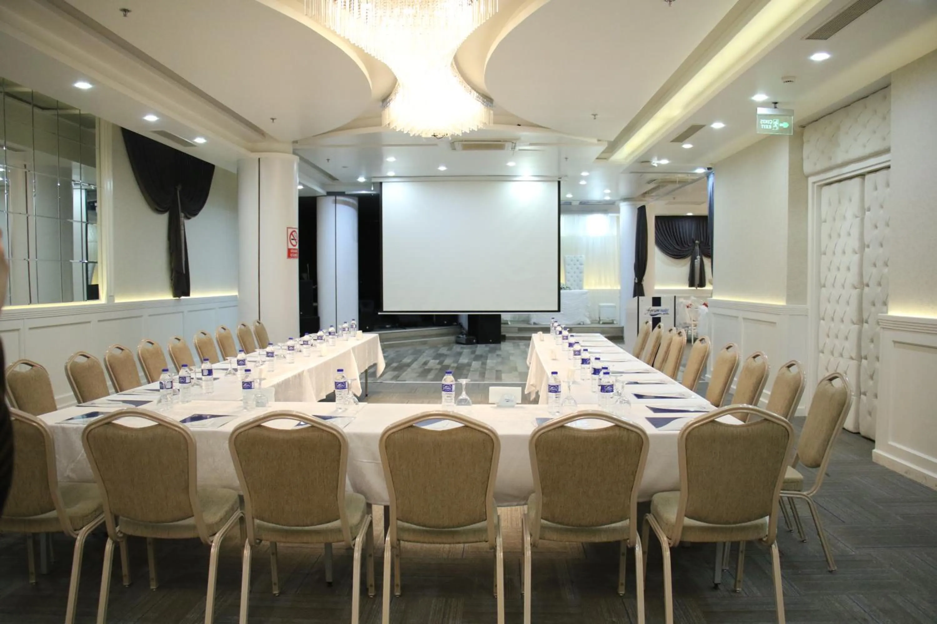Business facilities in Forum Suite Otel