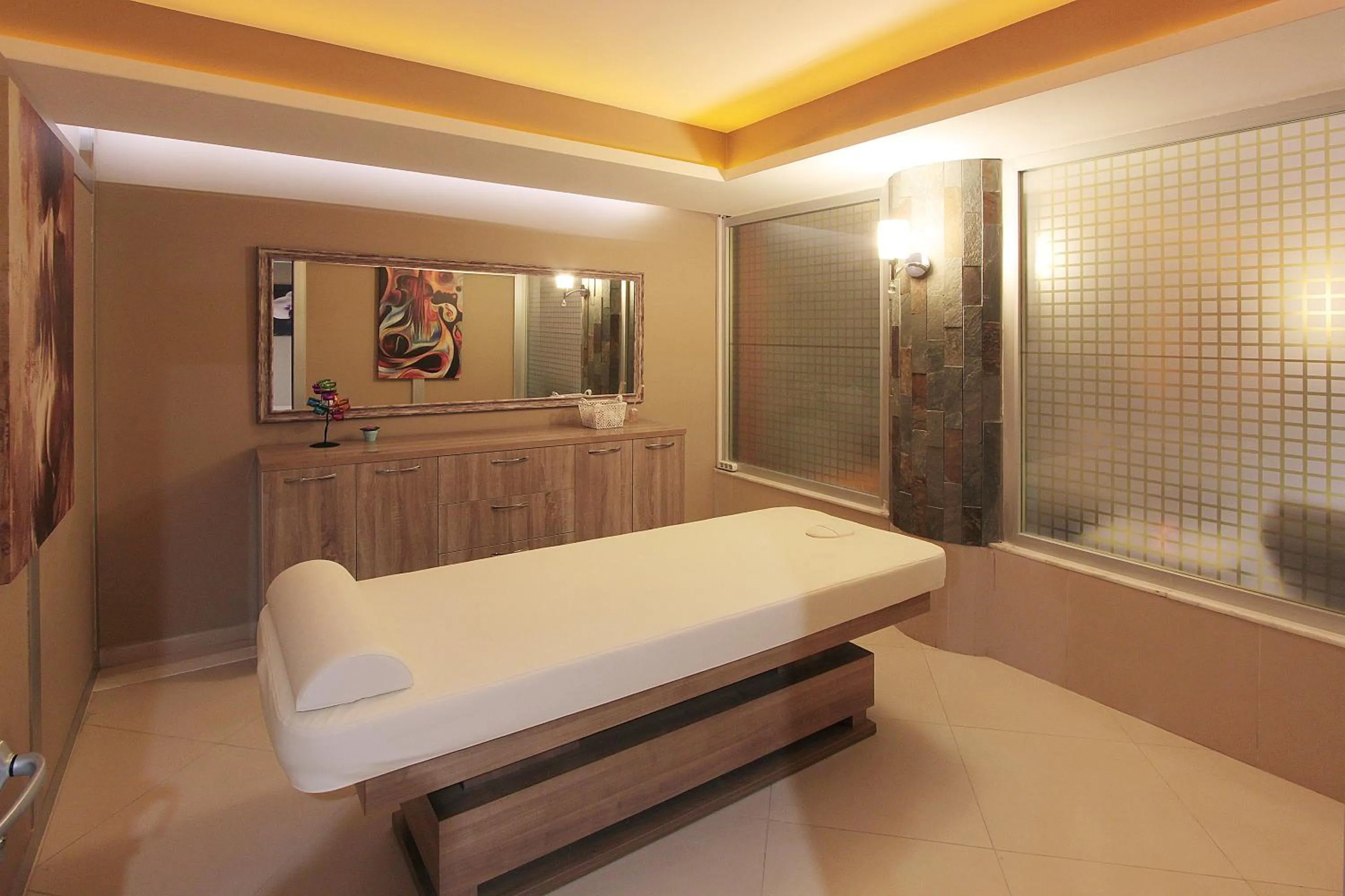 Spa and wellness centre/facilities, Bed in Forum Suite Otel