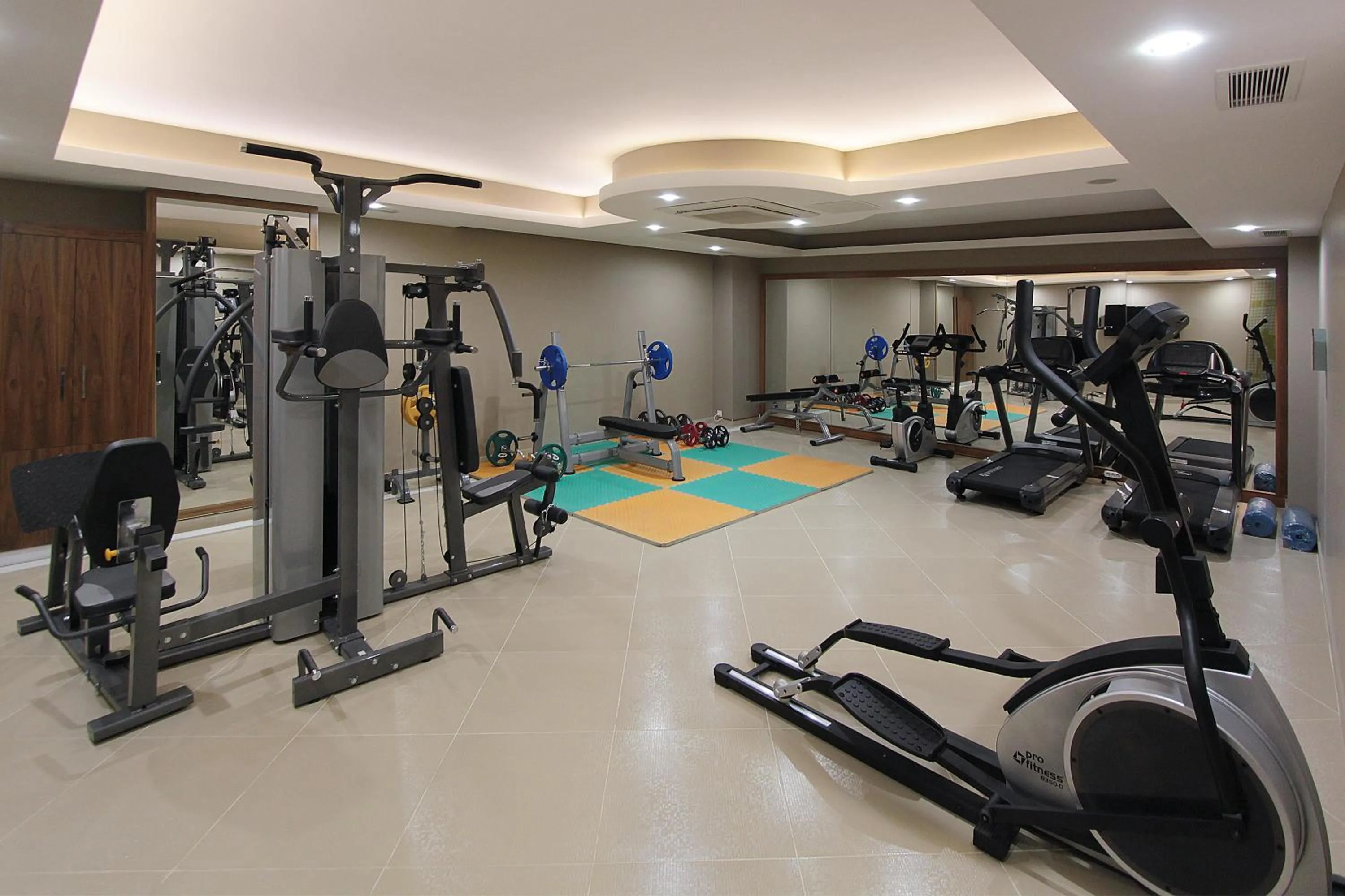 Fitness centre/facilities in Forum Suite Otel
